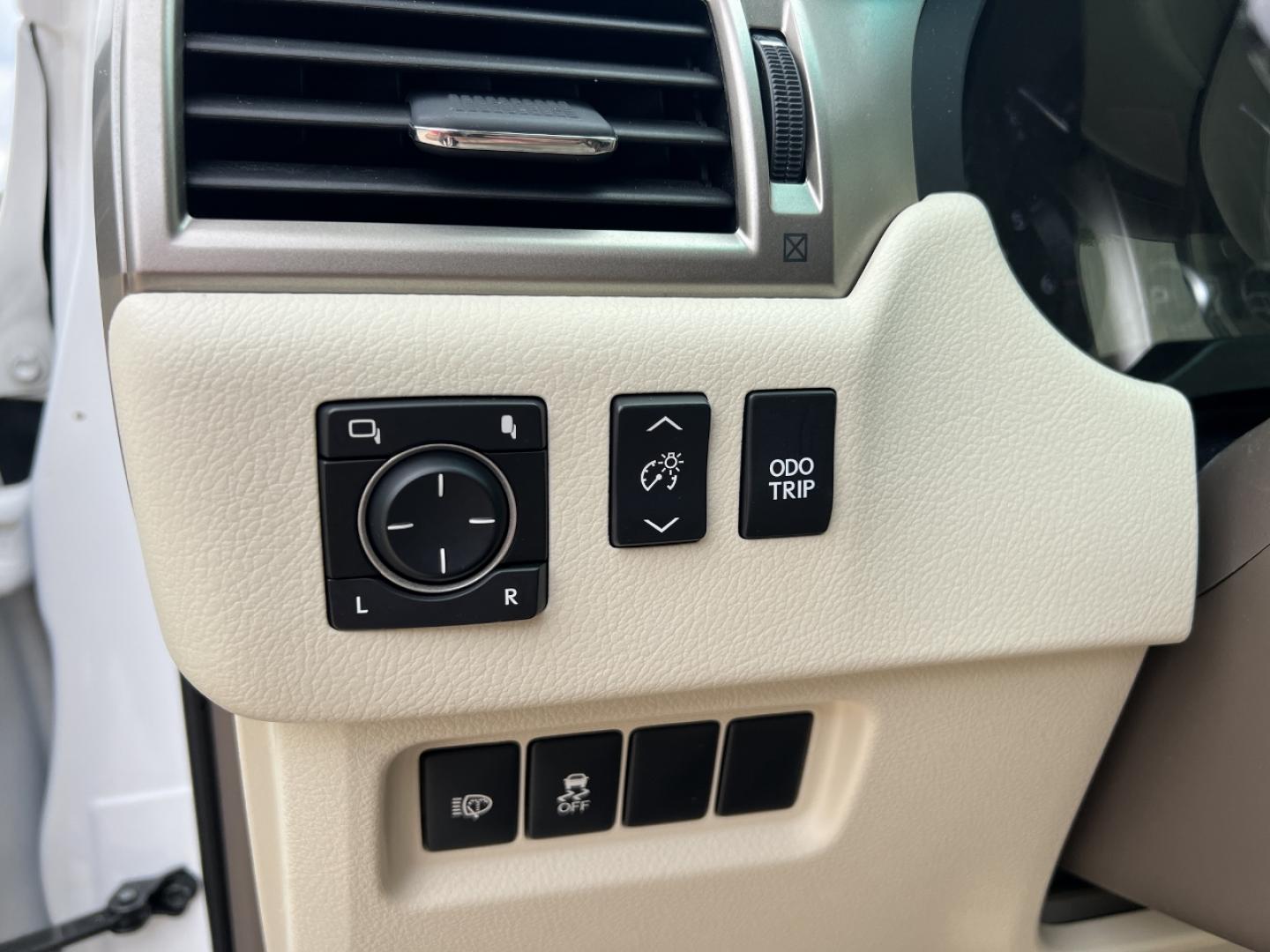2015 WHITE /Tan Leather Lexus GX 460 Base (JTJBM7FX8F5) with an 4.6L V8 engine, Automatic transmission, located at 2990 Old Orchard Rd., Jackson, MO, 63755, 37.354214, -89.612106 - 2015 Lexus GX 460 123xxx miles 4 Wheel Drive 4.6L V8 Automatic Leather 3rd Row Rear Entertainment Navigation Power/Heated/Cooled Seats Heated Rear Seats Backup Camera Sunroof Bluetooth Cruise Power Windows/Locks/Mirrors We have financing available and we accept trades! Fill out a cre - Photo#36