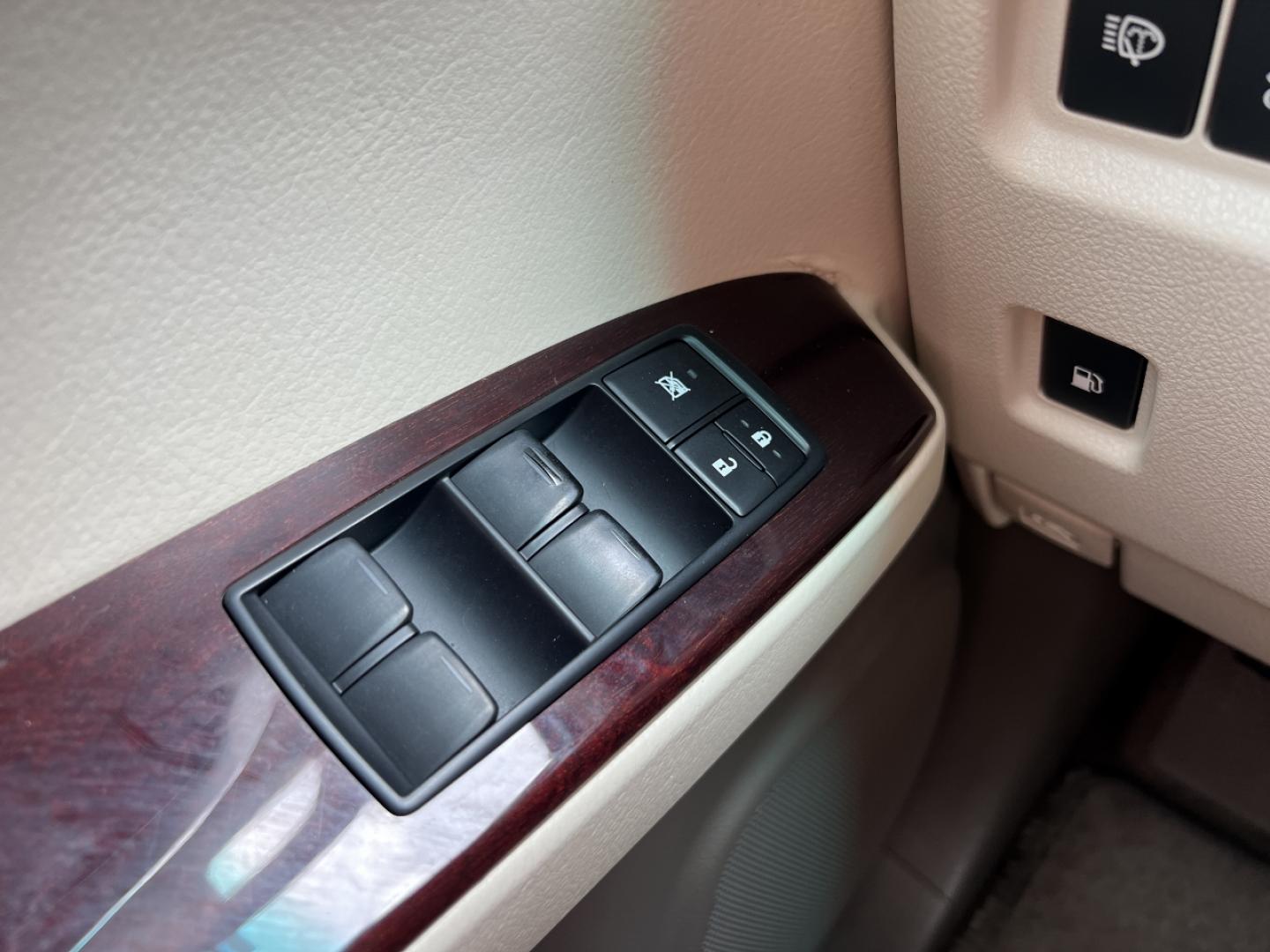 2015 WHITE /Tan Leather Lexus GX 460 Base (JTJBM7FX8F5) with an 4.6L V8 engine, Automatic transmission, located at 2990 Old Orchard Rd., Jackson, MO, 63755, 37.354214, -89.612106 - 2015 Lexus GX 460 123xxx miles 4 Wheel Drive 4.6L V8 Automatic Leather 3rd Row Rear Entertainment Navigation Power/Heated/Cooled Seats Heated Rear Seats Backup Camera Sunroof Bluetooth Cruise Power Windows/Locks/Mirrors We have financing available and we accept trades! Fill out a cre - Photo#34