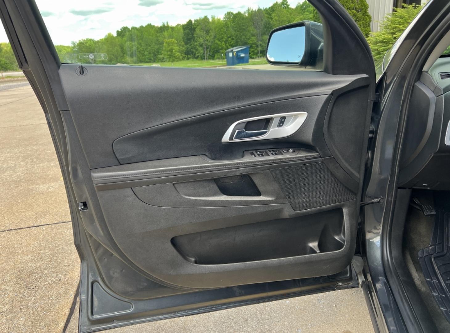 2017 GRAY /Black Cloth Chevrolet Equinox LT 2WD (2GNALCEKXH1) with an 2.4L 4 Cyl. engine, Automatic transmission, located at 2990 Old Orchard Rd., Jackson, MO, 63755, 37.354214, -89.612106 - 2017 Chevrolet Equinox LT 131xxx miles Front Wheel Drive 2.4L 4 Cyl. Automatic Backup Camera Bluetooth Cruise Power Windows/Locks/Mirrors We have financing available and we accept trades! Fill out a credit application on our website or come by today! If you have any questions, give us a ca - Photo#10