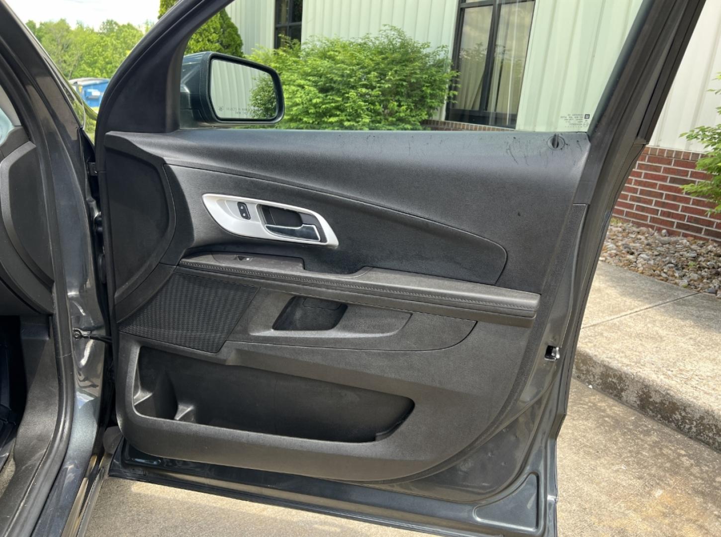 2017 GRAY /Black Cloth Chevrolet Equinox LT 2WD (2GNALCEKXH1) with an 2.4L 4 Cyl. engine, Automatic transmission, located at 2990 Old Orchard Rd., Jackson, MO, 63755, 37.354214, -89.612106 - 2017 Chevrolet Equinox LT 131xxx miles Front Wheel Drive 2.4L 4 Cyl. Automatic Backup Camera Bluetooth Cruise Power Windows/Locks/Mirrors We have financing available and we accept trades! Fill out a credit application on our website or come by today! If you have any questions, give us a ca - Photo#12