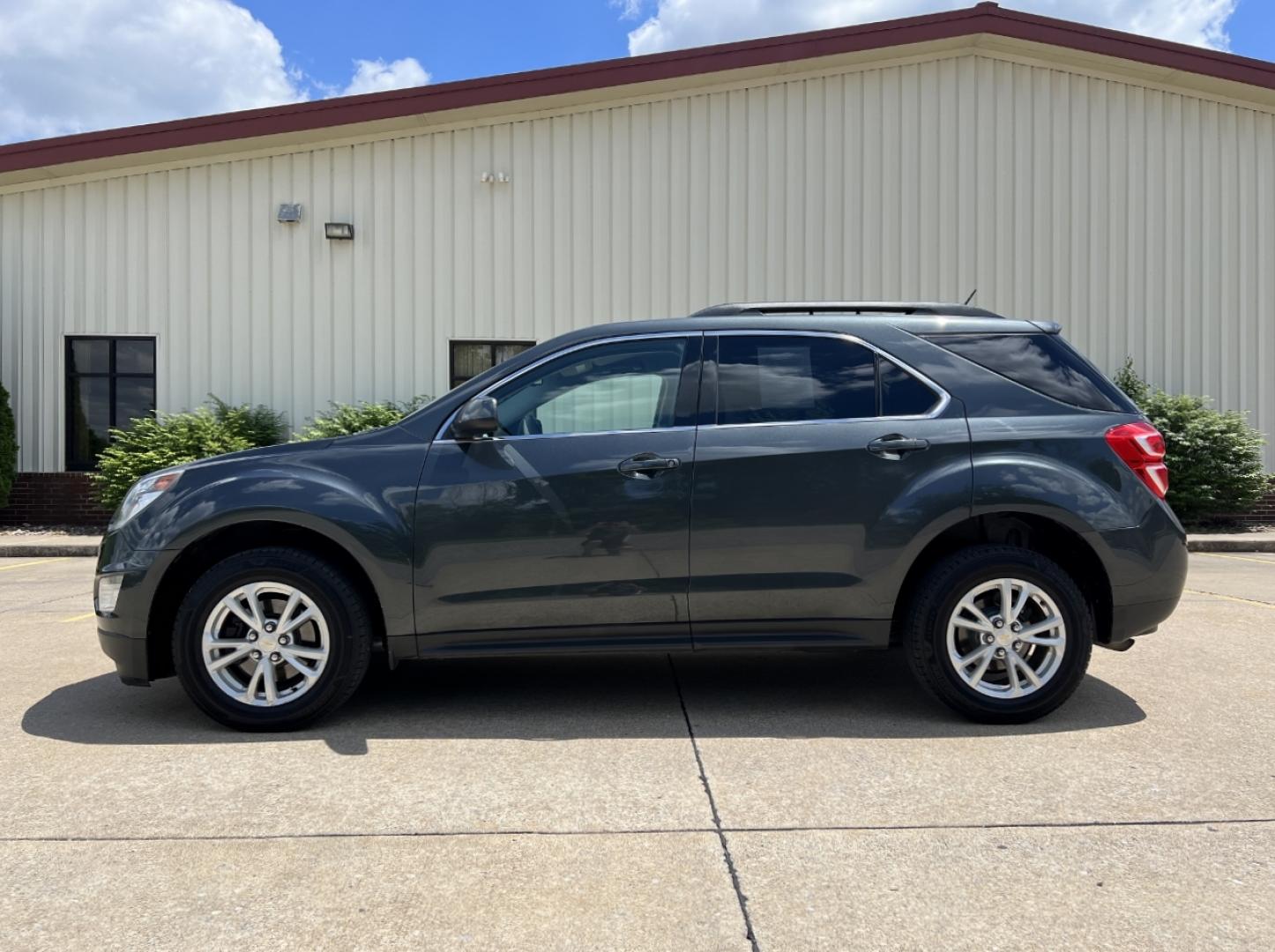 2017 GRAY /Black Cloth Chevrolet Equinox LT 2WD (2GNALCEKXH1) with an 2.4L 4 Cyl. engine, Automatic transmission, located at 2990 Old Orchard Rd., Jackson, MO, 63755, 37.354214, -89.612106 - 2017 Chevrolet Equinox LT 131xxx miles Front Wheel Drive 2.4L 4 Cyl. Automatic Backup Camera Bluetooth Cruise Power Windows/Locks/Mirrors We have financing available and we accept trades! Fill out a credit application on our website or come by today! If you have any questions, give us a ca - Photo#4