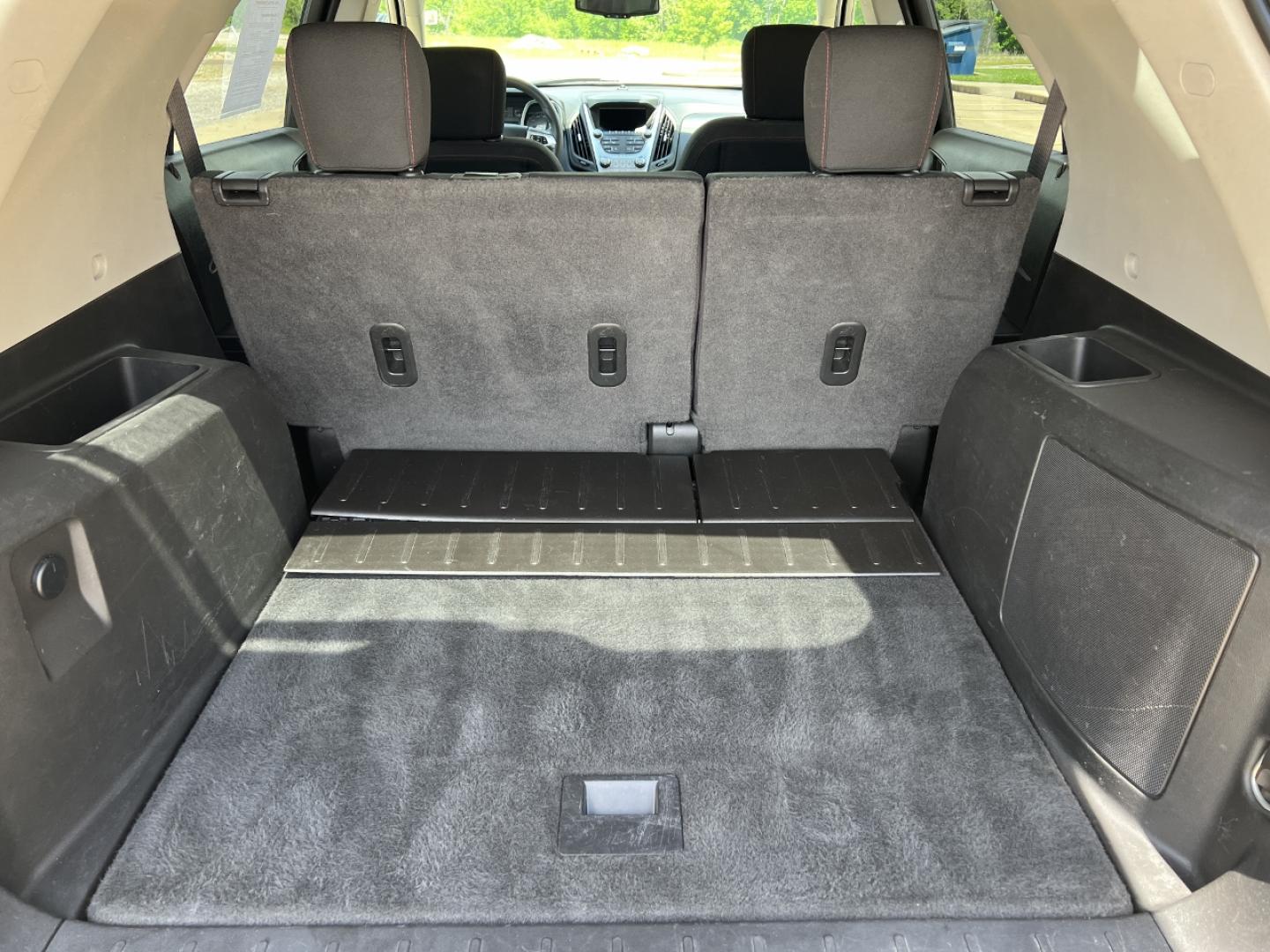 2017 GRAY /Black Cloth Chevrolet Equinox LT 2WD (2GNALCEKXH1) with an 2.4L 4 Cyl. engine, Automatic transmission, located at 2990 Old Orchard Rd., Jackson, MO, 63755, 37.354214, -89.612106 - 2017 Chevrolet Equinox LT 131xxx miles Front Wheel Drive 2.4L 4 Cyl. Automatic Backup Camera Bluetooth Cruise Power Windows/Locks/Mirrors We have financing available and we accept trades! Fill out a credit application on our website or come by today! If you have any questions, give us a ca - Photo#17