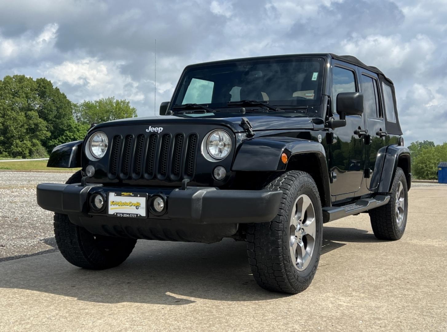 2016 BLACK /Black Cloth Jeep Wrangler Unlimited Sahara 4WD (1C4BJWEG6GL) with an 3.6L V6 engine, Manual transmission, located at 2990 Old Orchard Rd., Jackson, MO, 63755, 37.354214, -89.612106 - 2016 Jeep Wrangler Unlimited Sahara Only 90xxx miles 4x4 3.6L V6 6-Speed Manual Cruise Power Windows/Locks/Mirrors We have financing available and we accept trades! Fill out a credit application on our website or come by today! If you have any questions, give us a call at (573) 204-7777 or v - Photo#3
