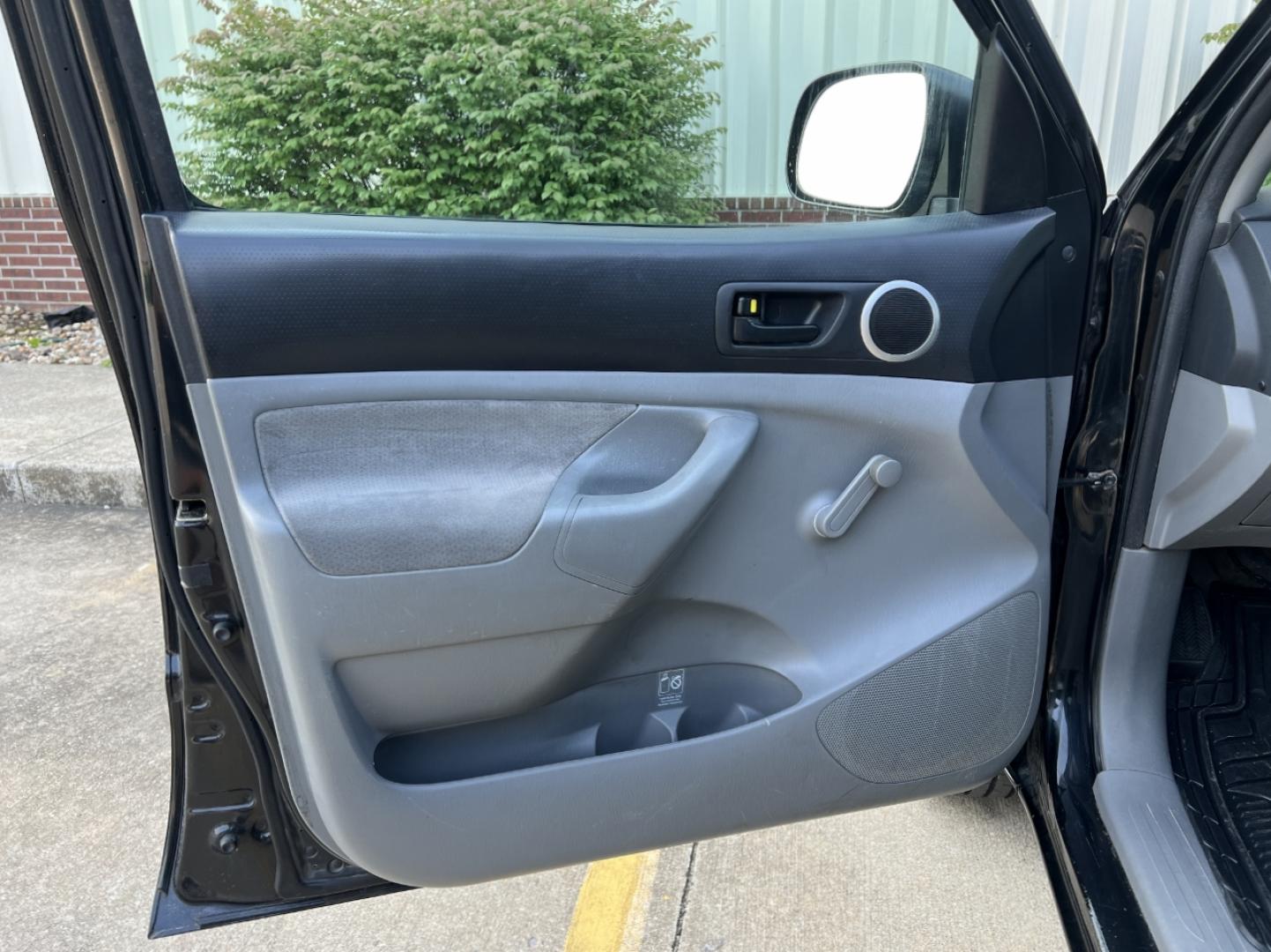2008 BLACK /Gray Cloth Toyota Tacoma Access Cab 2WD (5TETX22N28Z) with an 2.7L 4 Cyl. engine, Automatic transmission, located at 2990 Old Orchard Rd., Jackson, MO, 63755, 37.354214, -89.612106 - 2008 Toyota Tacoma 187xxx miles Rear Wheel Drive 2.7L 4 Cyl. 5-Speed Manual We have financing available and we accept trades! Fill out a credit application on our website or come by today! If you have any questions, give us a call at (573) 204-7777 or visit our website at firstautocredit.com. - Photo#9