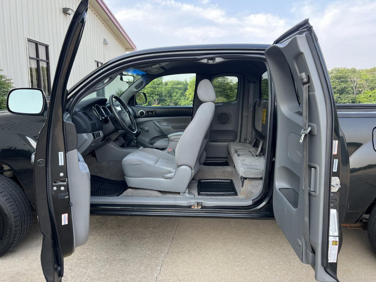2008 BLACK /Gray Cloth Toyota Tacoma Access Cab 2WD (5TETX22N28Z) with an 2.7L 4 Cyl. engine, Automatic transmission, located at 2990 Old Orchard Rd., Jackson, MO, 63755, 37.354214, -89.612106 - 2008 Toyota Tacoma 187xxx miles Rear Wheel Drive 2.7L 4 Cyl. 5-Speed Manual We have financing available and we accept trades! Fill out a credit application on our website or come by today! If you have any questions, give us a call at (573) 204-7777 or visit our website at firstautocredit.com. - Photo#14