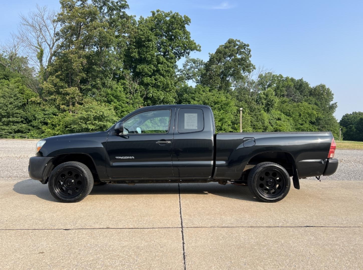 2008 BLACK /Gray Cloth Toyota Tacoma Access Cab 2WD (5TETX22N28Z) with an 2.7L 4 Cyl. engine, Automatic transmission, located at 2990 Old Orchard Rd., Jackson, MO, 63755, 37.354214, -89.612106 - 2008 Toyota Tacoma 187xxx miles Rear Wheel Drive 2.7L 4 Cyl. 5-Speed Manual We have financing available and we accept trades! Fill out a credit application on our website or come by today! If you have any questions, give us a call at (573) 204-7777 or visit our website at firstautocredit.com. - Photo#3