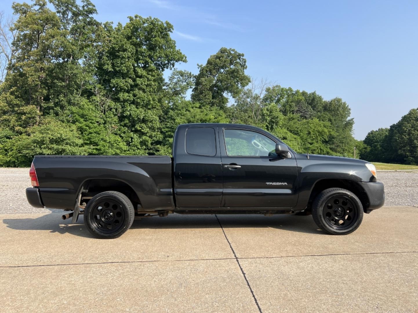 2008 BLACK /Gray Cloth Toyota Tacoma Access Cab 2WD (5TETX22N28Z) with an 2.7L 4 Cyl. engine, Automatic transmission, located at 2990 Old Orchard Rd., Jackson, MO, 63755, 37.354214, -89.612106 - 2008 Toyota Tacoma 187xxx miles Rear Wheel Drive 2.7L 4 Cyl. 5-Speed Manual We have financing available and we accept trades! Fill out a credit application on our website or come by today! If you have any questions, give us a call at (573) 204-7777 or visit our website at firstautocredit.com. - Photo#4