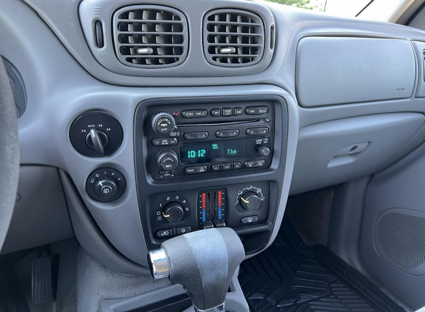 2006 BLACK /Gray Cloth Chevrolet TrailBlazer LS 4WD (1GNDT13S962) with an 4.2L V6 engine, Automatic transmission, located at 2990 Old Orchard Rd., Jackson, MO, 63755, 37.354214, -89.612106 - 2006 Chevrolet TrailBlazer LS 184xxx miles 4 Wheel Drive 4.2L V6 Automatic Power Driver Seat Sunroof Cruise Power Windows/Locks/Mirrors We have financing available and we accept trades! Fill out a credit application on our website or come by today! If you have any questions, give us a call - Photo#23