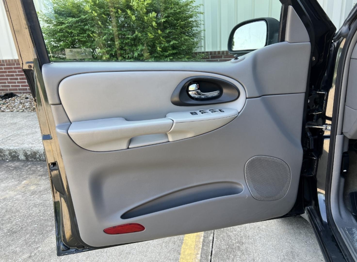 2006 BLACK /Gray Cloth Chevrolet TrailBlazer LS 4WD (1GNDT13S962) with an 4.2L V6 engine, Automatic transmission, located at 2990 Old Orchard Rd., Jackson, MO, 63755, 37.354214, -89.612106 - 2006 Chevrolet TrailBlazer LS 184xxx miles 4 Wheel Drive 4.2L V6 Automatic Power Driver Seat Sunroof Cruise Power Windows/Locks/Mirrors We have financing available and we accept trades! Fill out a credit application on our website or come by today! If you have any questions, give us a call - Photo#12