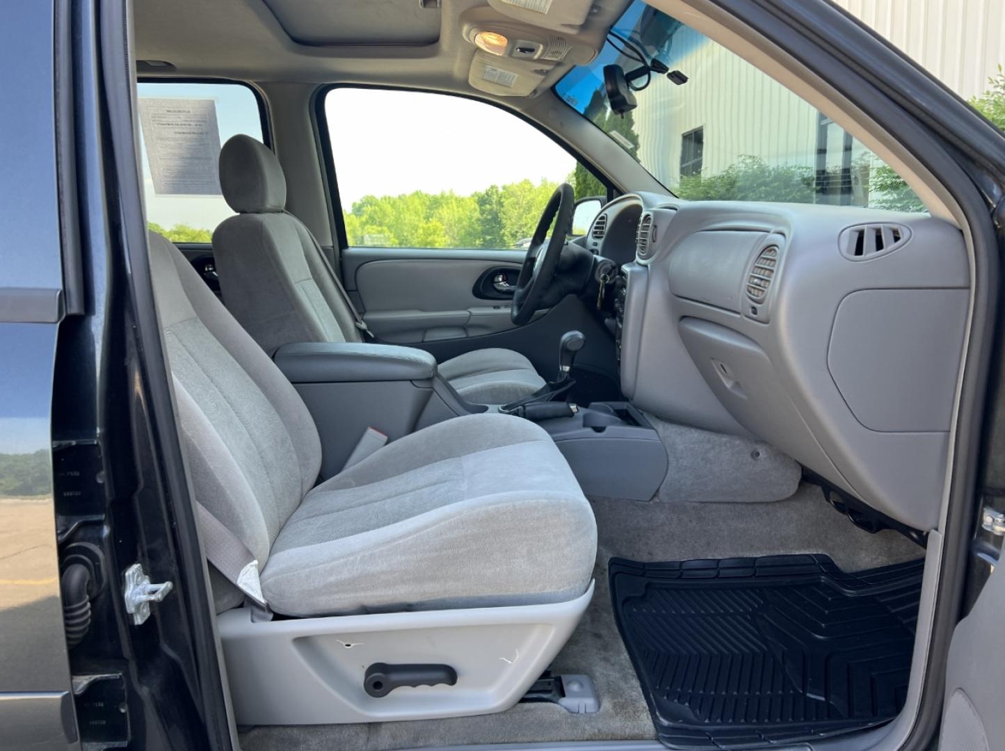 2006 BLACK /Gray Cloth Chevrolet TrailBlazer LS 4WD (1GNDT13S962) with an 4.2L V6 engine, Automatic transmission, located at 2990 Old Orchard Rd., Jackson, MO, 63755, 37.354214, -89.612106 - 2006 Chevrolet TrailBlazer LS 184xxx miles 4 Wheel Drive 4.2L V6 Automatic Power Driver Seat Sunroof Cruise Power Windows/Locks/Mirrors We have financing available and we accept trades! Fill out a credit application on our website or come by today! If you have any questions, give us a call - Photo#15