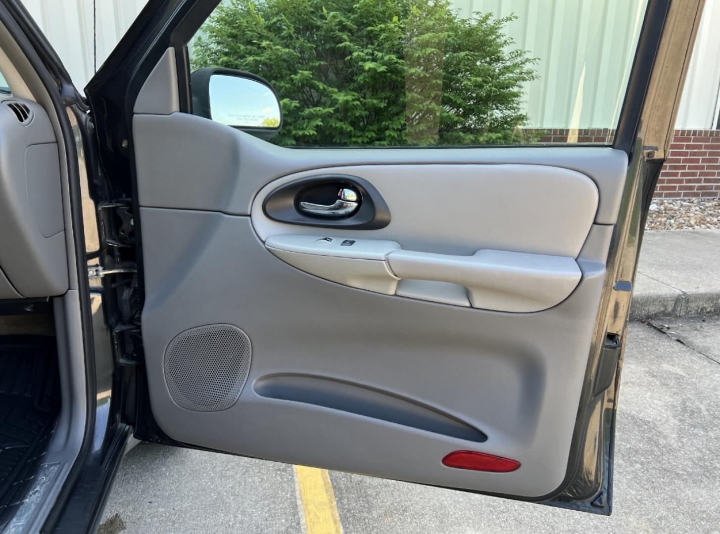 2006 BLACK /Gray Cloth Chevrolet TrailBlazer LS 4WD (1GNDT13S962) with an 4.2L V6 engine, Automatic transmission, located at 2990 Old Orchard Rd., Jackson, MO, 63755, 37.354214, -89.612106 - 2006 Chevrolet TrailBlazer LS 184xxx miles 4 Wheel Drive 4.2L V6 Automatic Power Driver Seat Sunroof Cruise Power Windows/Locks/Mirrors We have financing available and we accept trades! Fill out a credit application on our website or come by today! If you have any questions, give us a call - Photo#14