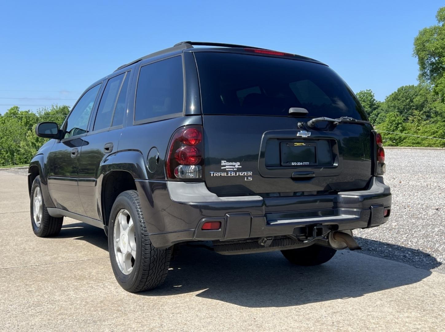 2006 BLACK /Gray Cloth Chevrolet TrailBlazer LS 4WD (1GNDT13S962) with an 4.2L V6 engine, Automatic transmission, located at 2990 Old Orchard Rd., Jackson, MO, 63755, 37.354214, -89.612106 - 2006 Chevrolet TrailBlazer LS 184xxx miles 4 Wheel Drive 4.2L V6 Automatic Power Driver Seat Sunroof Cruise Power Windows/Locks/Mirrors We have financing available and we accept trades! Fill out a credit application on our website or come by today! If you have any questions, give us a call - Photo#9