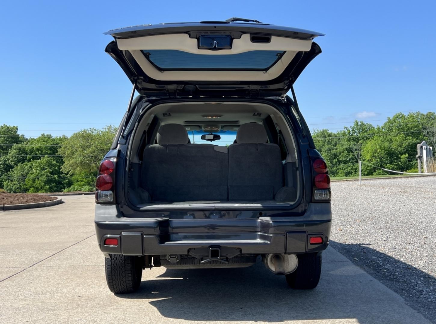 2006 BLACK /Gray Cloth Chevrolet TrailBlazer LS 4WD (1GNDT13S962) with an 4.2L V6 engine, Automatic transmission, located at 2990 Old Orchard Rd., Jackson, MO, 63755, 37.354214, -89.612106 - 2006 Chevrolet TrailBlazer LS 184xxx miles 4 Wheel Drive 4.2L V6 Automatic Power Driver Seat Sunroof Cruise Power Windows/Locks/Mirrors We have financing available and we accept trades! Fill out a credit application on our website or come by today! If you have any questions, give us a call - Photo#18