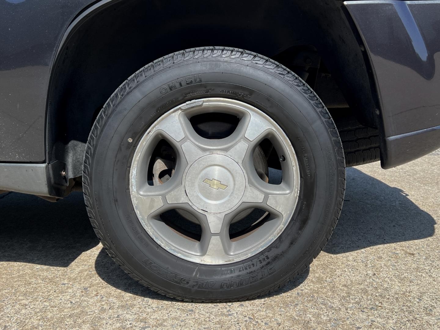 2006 BLACK /Gray Cloth Chevrolet TrailBlazer LS 4WD (1GNDT13S962) with an 4.2L V6 engine, Automatic transmission, located at 2990 Old Orchard Rd., Jackson, MO, 63755, 37.354214, -89.612106 - 2006 Chevrolet TrailBlazer LS 184xxx miles 4 Wheel Drive 4.2L V6 Automatic Power Driver Seat Sunroof Cruise Power Windows/Locks/Mirrors We have financing available and we accept trades! Fill out a credit application on our website or come by today! If you have any questions, give us a call - Photo#36