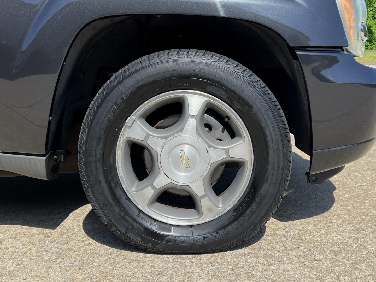 2006 BLACK /Gray Cloth Chevrolet TrailBlazer LS 4WD (1GNDT13S962) with an 4.2L V6 engine, Automatic transmission, located at 2990 Old Orchard Rd., Jackson, MO, 63755, 37.354214, -89.612106 - 2006 Chevrolet TrailBlazer LS 184xxx miles 4 Wheel Drive 4.2L V6 Automatic Power Driver Seat Sunroof Cruise Power Windows/Locks/Mirrors We have financing available and we accept trades! Fill out a credit application on our website or come by today! If you have any questions, give us a call - Photo#38