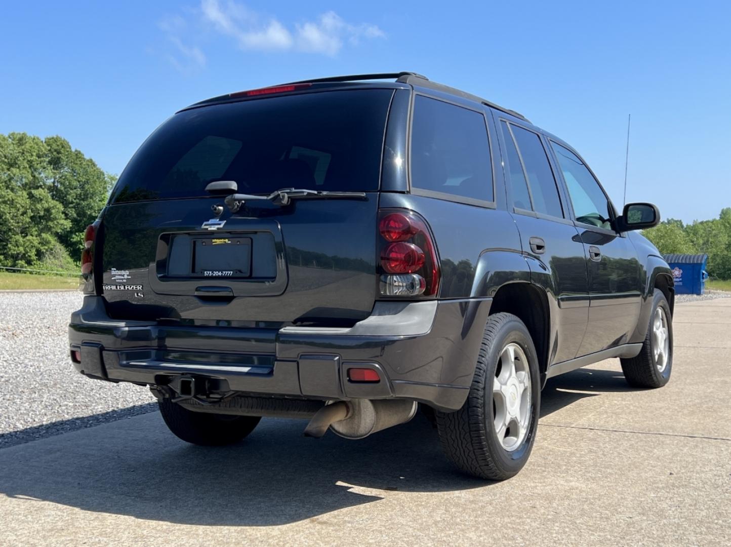 2006 BLACK /Gray Cloth Chevrolet TrailBlazer LS 4WD (1GNDT13S962) with an 4.2L V6 engine, Automatic transmission, located at 2990 Old Orchard Rd., Jackson, MO, 63755, 37.354214, -89.612106 - 2006 Chevrolet TrailBlazer LS 184xxx miles 4 Wheel Drive 4.2L V6 Automatic Power Driver Seat Sunroof Cruise Power Windows/Locks/Mirrors We have financing available and we accept trades! Fill out a credit application on our website or come by today! If you have any questions, give us a call - Photo#8