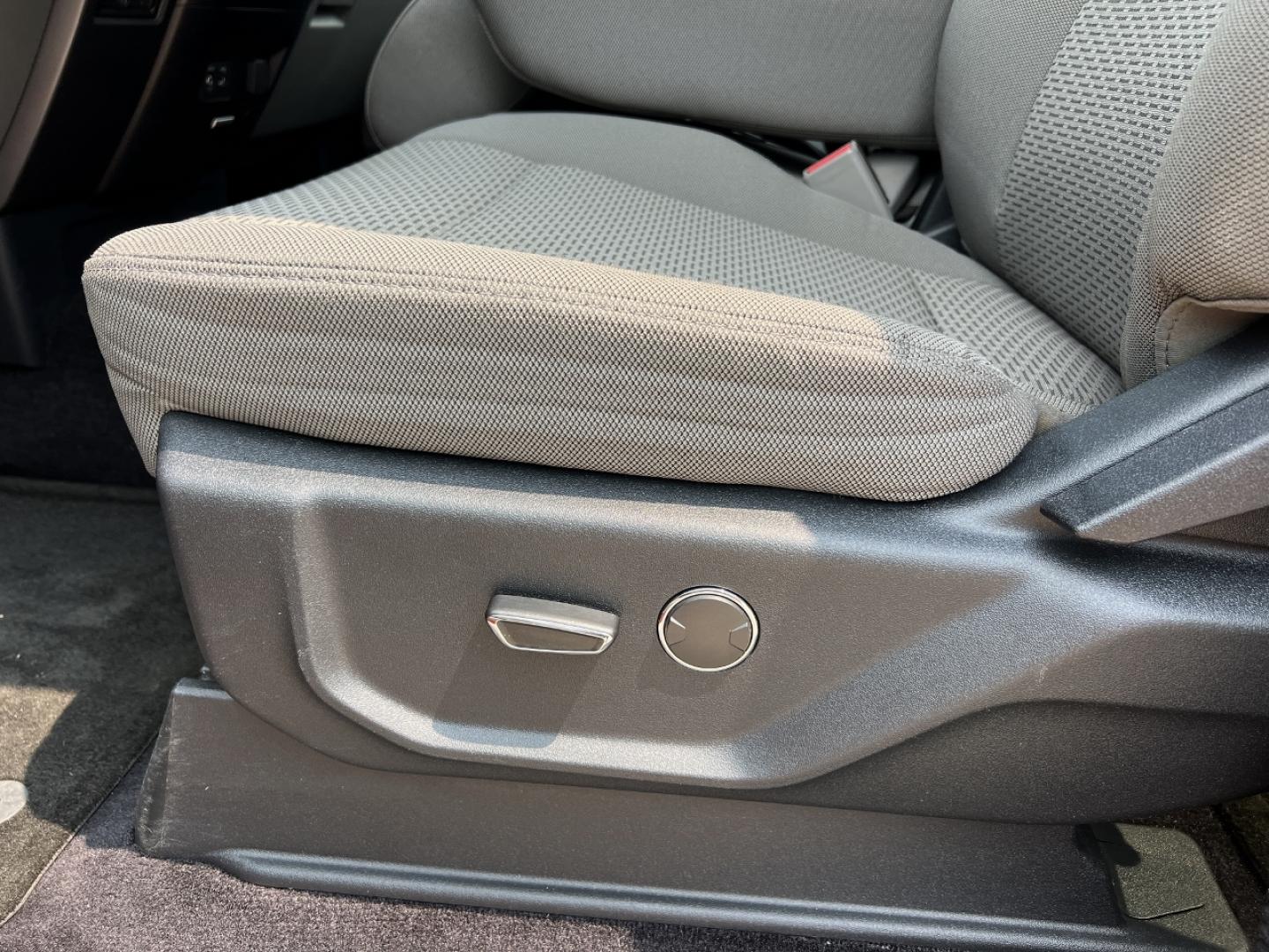 2015 RED /Gray Cloth Ford F-150 XLT SuperCrew 6.5-ft. Bed 4WD (1FTEW1EP6FK) with an 2.7L V6 engine, Automatic transmission, located at 2990 Old Orchard Rd., Jackson, MO, 63755, 37.354214, -89.612106 - 2015 Ford F-150 XLT Only 48xxx miles 4x4 2.7L V6 Automatic Backup Camera Power Driver Seat New Tires Bluetooth Cruise Power Windows/Locks/Mirrors We have financing available and we accept trades! Fill out a credit application on our website or come by today! If you have any questions, gi - Photo#4