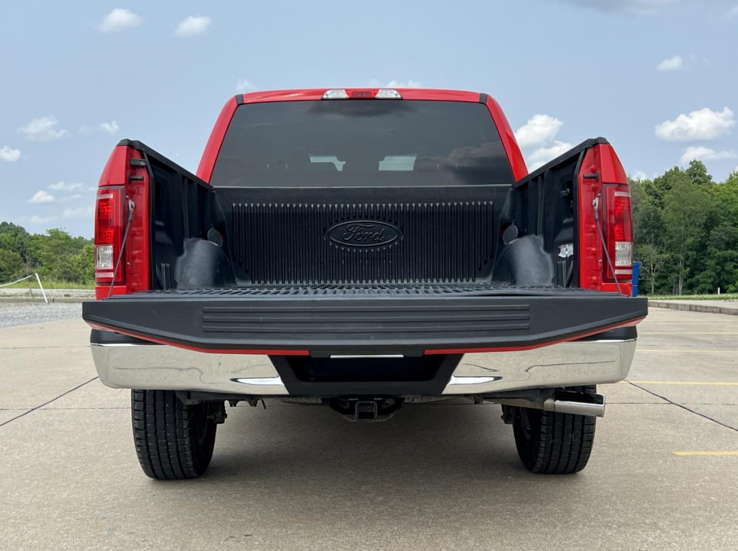 2015 RED /Gray Cloth Ford F-150 XLT SuperCrew 6.5-ft. Bed 4WD (1FTEW1EP6FK) with an 2.7L V6 engine, Automatic transmission, located at 2990 Old Orchard Rd., Jackson, MO, 63755, 37.354214, -89.612106 - 2015 Ford F-150 XLT Only 48xxx miles 4x4 2.7L V6 Automatic Backup Camera Power Driver Seat New Tires Bluetooth Cruise Power Windows/Locks/Mirrors We have financing available and we accept trades! Fill out a credit application on our website or come by today! If you have any questions, gi - Photo#18