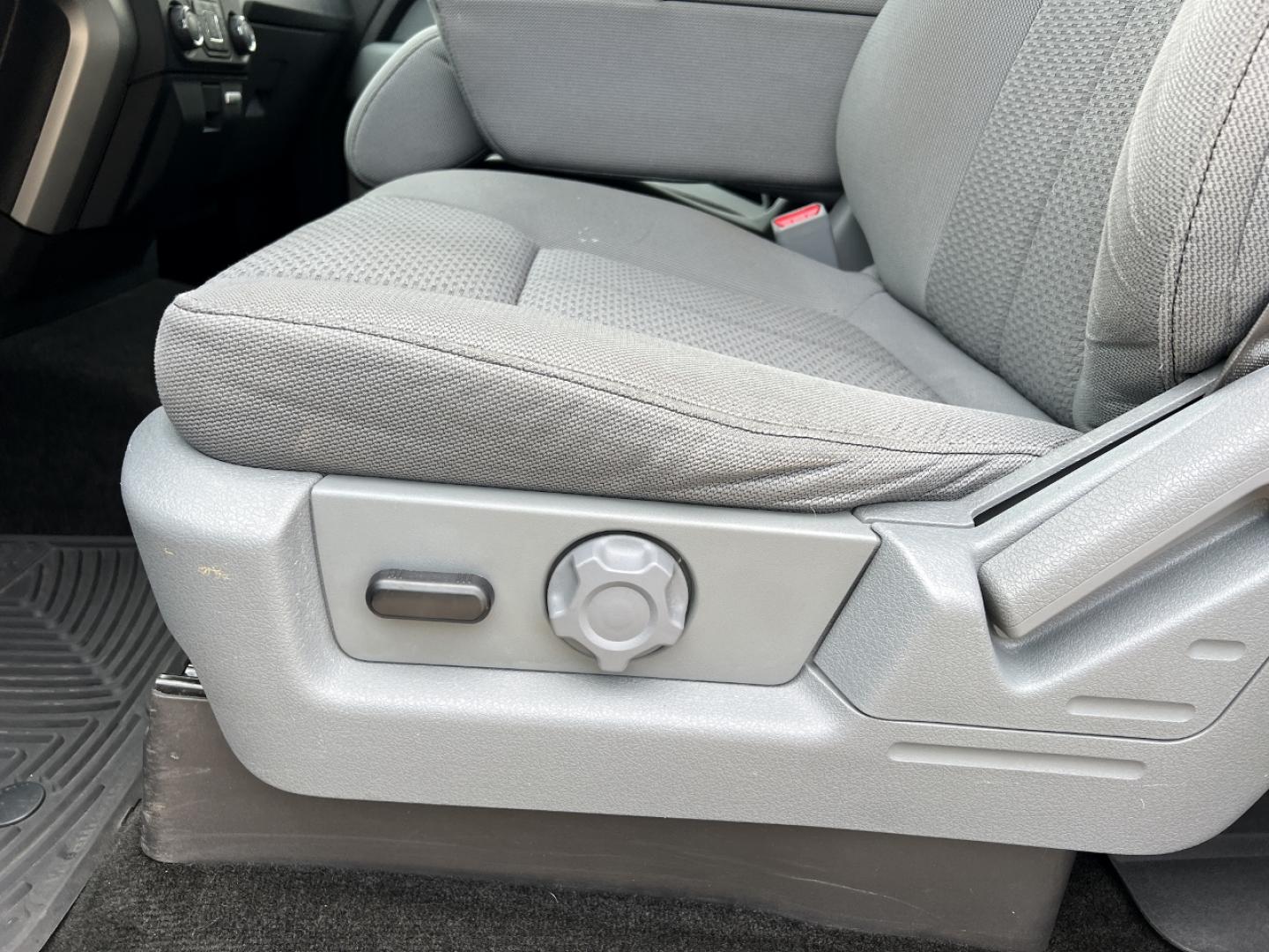 2013 BLACK /Gray Cloth Ford F-150 XLT SuperCrew 6.5-ft. Bed 4WD (1FTFW1ET3DK) with an 3.5L V6 TURBO engine, Automatic transmission, located at 2990 Old Orchard Rd., Jackson, MO, 63755, 37.354214, -89.612106 - 2013 Ford F-150 XLT 110xxx miles 4x4 3.5L V6 Automatic Backup Camera Power Driver Seat Bluetooth Cruise Power Windows/Locks/Mirrors We have financing available and we accept trades! Fill out a credit application on our website or come by today! If you have any questions, give us a call at - Photo#4