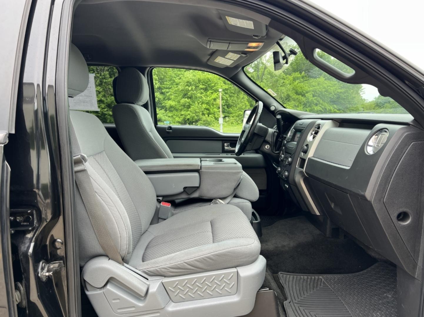 2013 BLACK /Gray Cloth Ford F-150 XLT SuperCrew 6.5-ft. Bed 4WD (1FTFW1ET3DK) with an 3.5L V6 TURBO engine, Automatic transmission, located at 2990 Old Orchard Rd., Jackson, MO, 63755, 37.354214, -89.612106 - 2013 Ford F-150 XLT 110xxx miles 4x4 3.5L V6 Automatic Backup Camera Power Driver Seat Bluetooth Cruise Power Windows/Locks/Mirrors We have financing available and we accept trades! Fill out a credit application on our website or come by today! If you have any questions, give us a call at - Photo#15