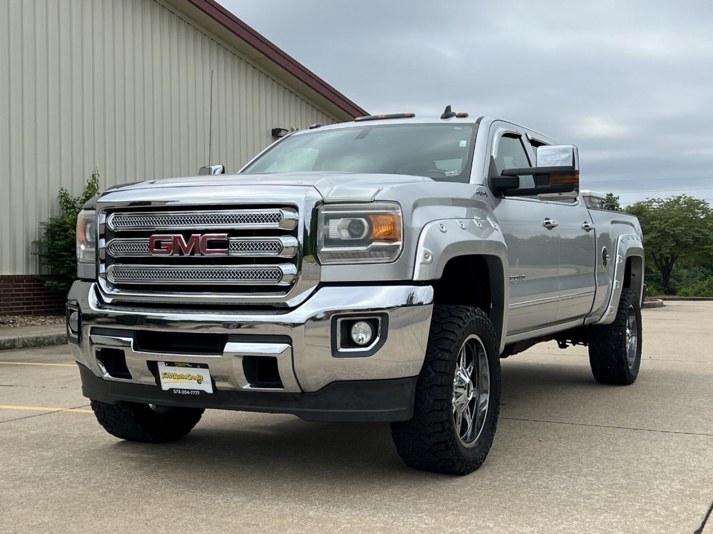 2015 SILVER /Black Leather GMC Sierra 2500HD SLT Crew Cab 4WD (1GT12ZEG4FF) with an 6.0L V8 engine, Automatic transmission, located at 2990 Old Orchard Rd., Jackson, MO, 63755, 37.354214, -89.612106 - 2015 GMC Sierra 2500HD SLT 166xxx miles 4x4 6.0L V8 Automatic Leather Navigation Power/Heated Seats Backup Camera Bluetooth Remote Start Cruise Power Windows/Locks/Mirrors We have financing available and we accept trades! Fill out a credit application on our website or come by today! I - Photo#7