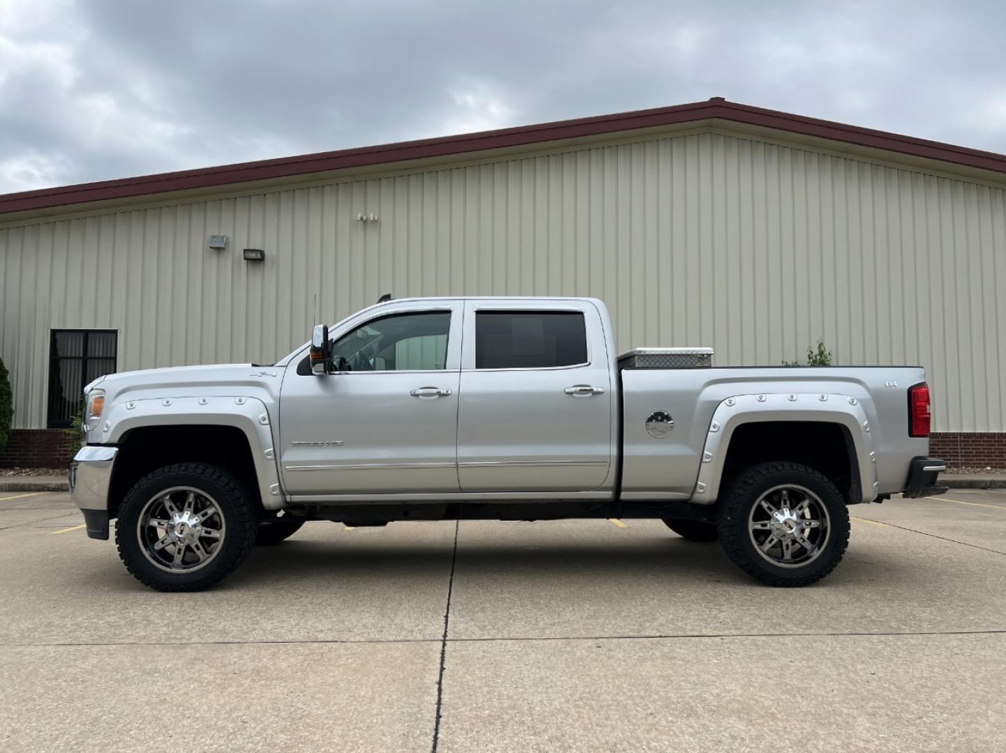 2015 SILVER /Black Leather GMC Sierra 2500HD SLT Crew Cab 4WD (1GT12ZEG4FF) with an 6.0L V8 engine, Automatic transmission, located at 2990 Old Orchard Rd., Jackson, MO, 63755, 37.354214, -89.612106 - 2015 GMC Sierra 2500HD SLT 166xxx miles 4x4 6.0L V8 Automatic Leather Navigation Power/Heated Seats Backup Camera Bluetooth Remote Start Cruise Power Windows/Locks/Mirrors We have financing available and we accept trades! Fill out a credit application on our website or come by today! I - Photo#8