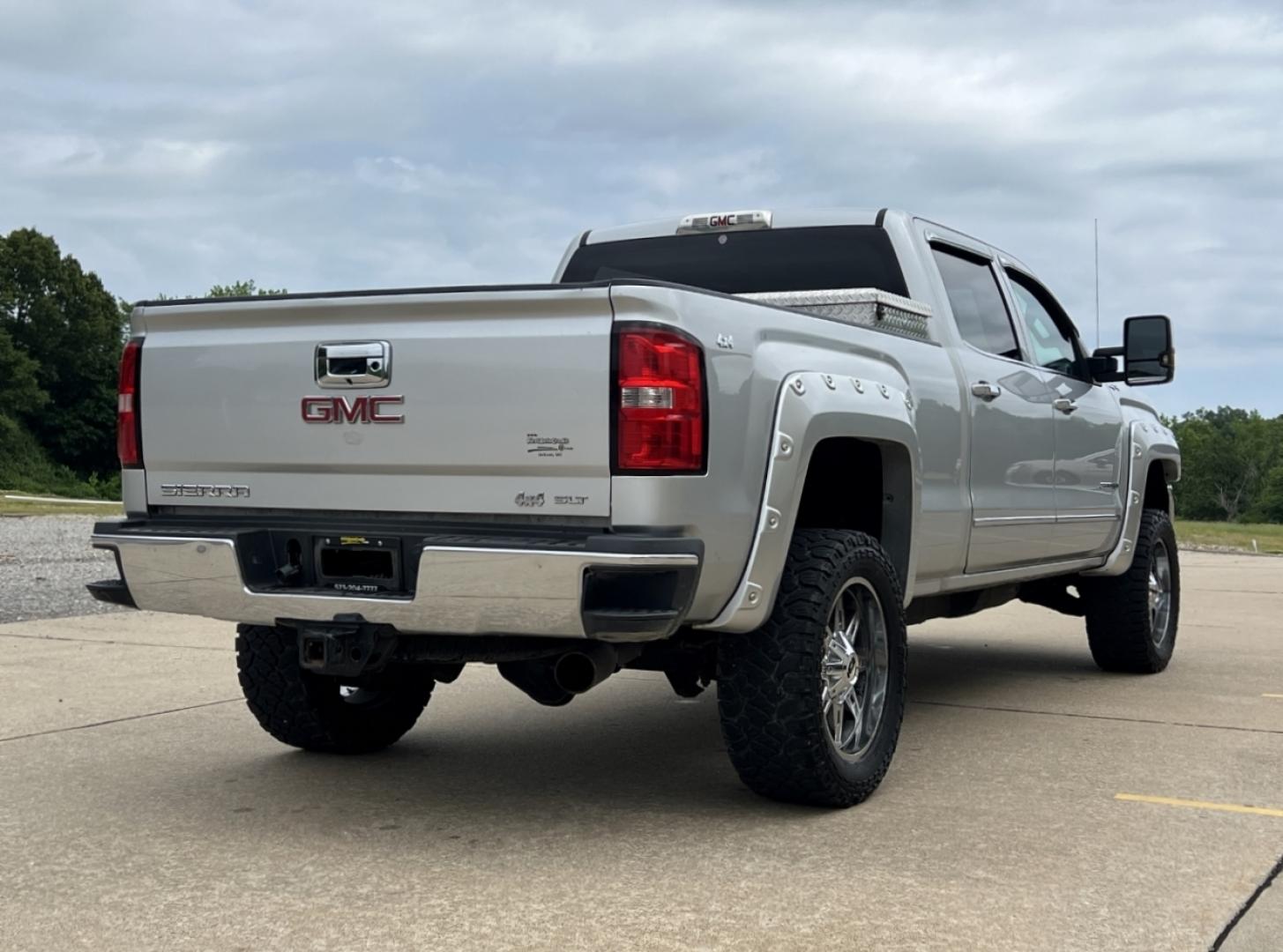 2015 SILVER /Black Leather GMC Sierra 2500HD SLT Crew Cab 4WD (1GT12ZEG4FF) with an 6.0L V8 engine, Automatic transmission, located at 2990 Old Orchard Rd., Jackson, MO, 63755, 37.354214, -89.612106 - 2015 GMC Sierra 2500HD SLT 166xxx miles 4x4 6.0L V8 Automatic Leather Navigation Power/Heated Seats Backup Camera Bluetooth Remote Start Cruise Power Windows/Locks/Mirrors We have financing available and we accept trades! Fill out a credit application on our website or come by today! I - Photo#10