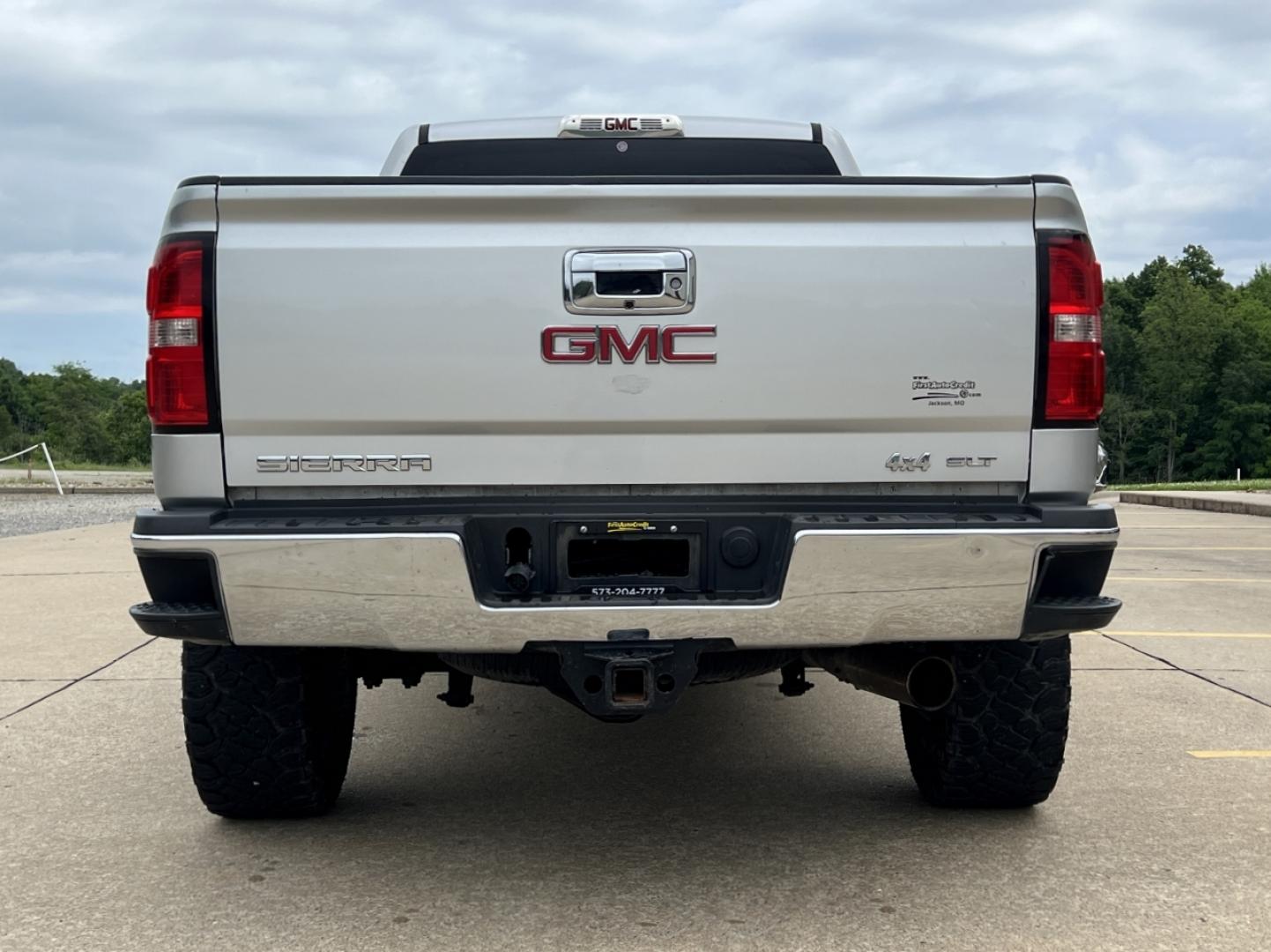2015 SILVER /Black Leather GMC Sierra 2500HD SLT Crew Cab 4WD (1GT12ZEG4FF) with an 6.0L V8 engine, Automatic transmission, located at 2990 Old Orchard Rd., Jackson, MO, 63755, 37.354214, -89.612106 - 2015 GMC Sierra 2500HD SLT 166xxx miles 4x4 6.0L V8 Automatic Leather Navigation Power/Heated Seats Backup Camera Bluetooth Remote Start Cruise Power Windows/Locks/Mirrors We have financing available and we accept trades! Fill out a credit application on our website or come by today! I - Photo#12