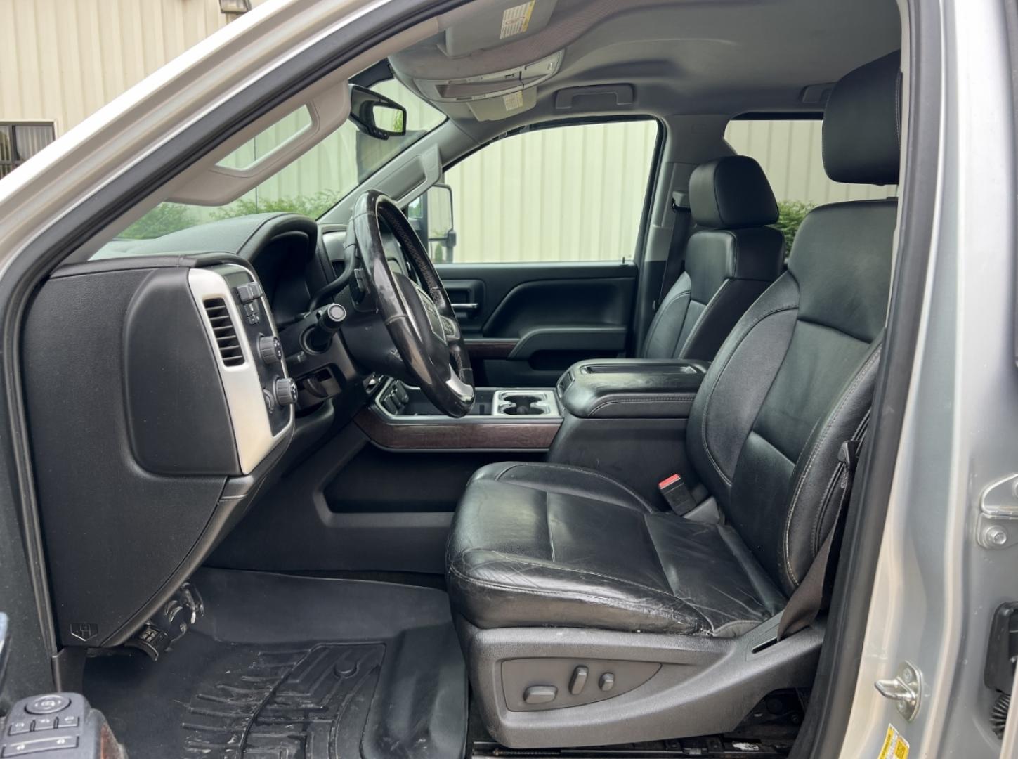 2015 SILVER /Black Leather GMC Sierra 2500HD SLT Crew Cab 4WD (1GT12ZEG4FF) with an 6.0L V8 engine, Automatic transmission, located at 2990 Old Orchard Rd., Jackson, MO, 63755, 37.354214, -89.612106 - 2015 GMC Sierra 2500HD SLT 166xxx miles 4x4 6.0L V8 Automatic Leather Navigation Power/Heated Seats Backup Camera Bluetooth Remote Start Cruise Power Windows/Locks/Mirrors We have financing available and we accept trades! Fill out a credit application on our website or come by today! I - Photo#15