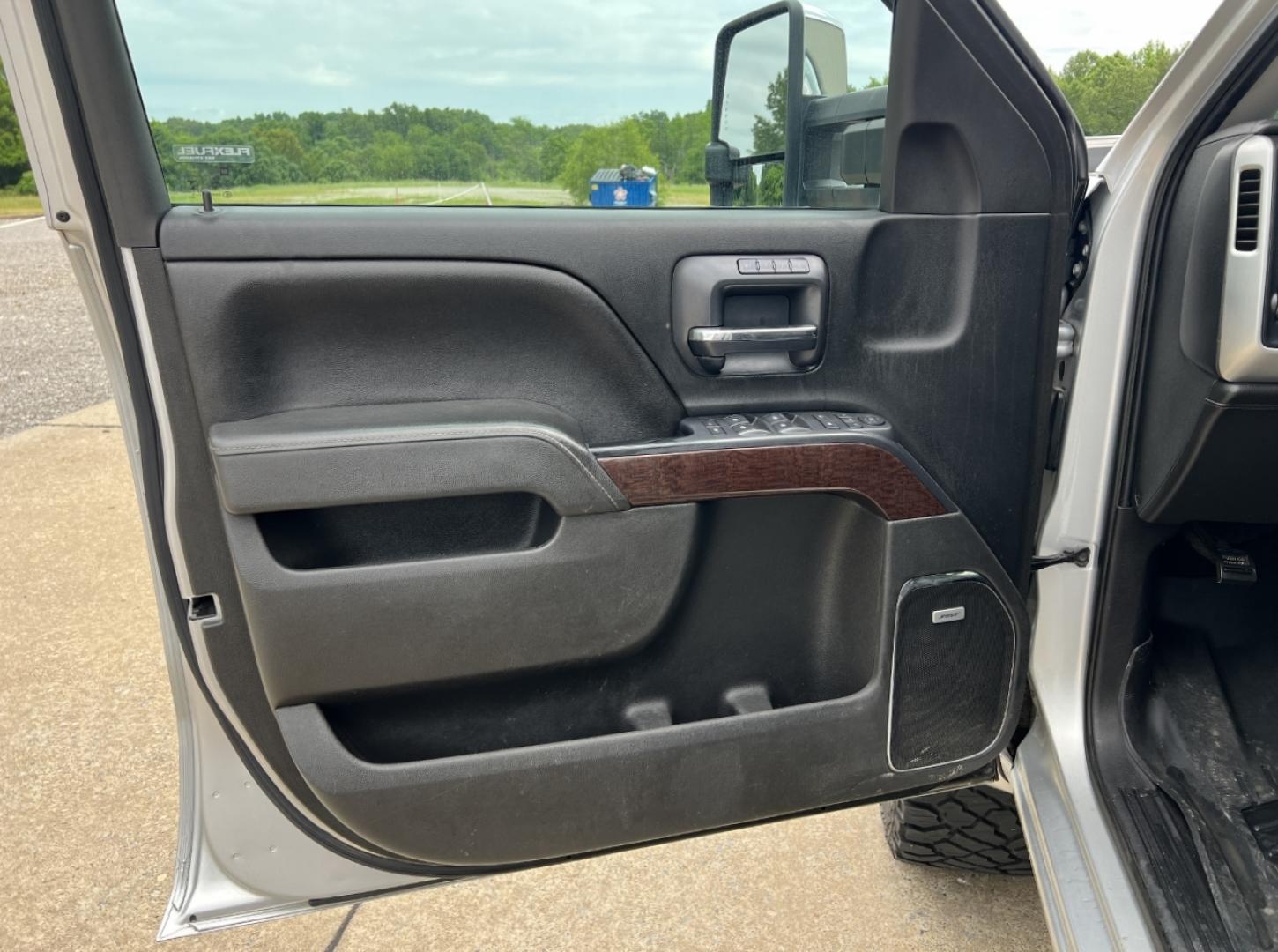 2015 SILVER /Black Leather GMC Sierra 2500HD SLT Crew Cab 4WD (1GT12ZEG4FF) with an 6.0L V8 engine, Automatic transmission, located at 2990 Old Orchard Rd., Jackson, MO, 63755, 37.354214, -89.612106 - 2015 GMC Sierra 2500HD SLT 166xxx miles 4x4 6.0L V8 Automatic Leather Navigation Power/Heated Seats Backup Camera Bluetooth Remote Start Cruise Power Windows/Locks/Mirrors We have financing available and we accept trades! Fill out a credit application on our website or come by today! I - Photo#14
