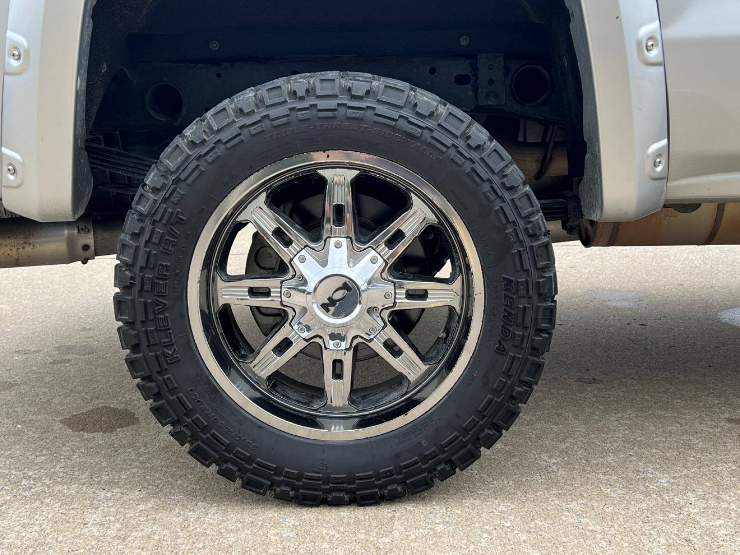 2015 SILVER /Black Leather GMC Sierra 2500HD SLT Crew Cab 4WD (1GT12ZEG4FF) with an 6.0L V8 engine, Automatic transmission, located at 2990 Old Orchard Rd., Jackson, MO, 63755, 37.354214, -89.612106 - 2015 GMC Sierra 2500HD SLT 166xxx miles 4x4 6.0L V8 Automatic Leather Navigation Power/Heated Seats Backup Camera Bluetooth Remote Start Cruise Power Windows/Locks/Mirrors We have financing available and we accept trades! Fill out a credit application on our website or come by today! I - Photo#36