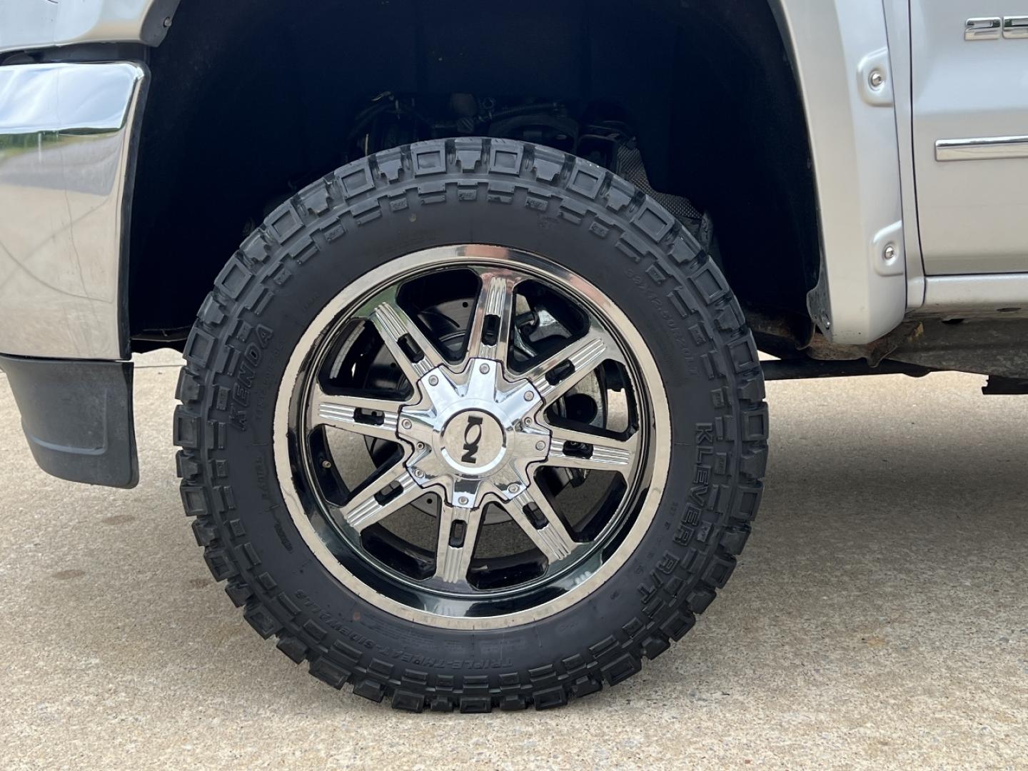 2015 SILVER /Black Leather GMC Sierra 2500HD SLT Crew Cab 4WD (1GT12ZEG4FF) with an 6.0L V8 engine, Automatic transmission, located at 2990 Old Orchard Rd., Jackson, MO, 63755, 37.354214, -89.612106 - 2015 GMC Sierra 2500HD SLT 166xxx miles 4x4 6.0L V8 Automatic Leather Navigation Power/Heated Seats Backup Camera Bluetooth Remote Start Cruise Power Windows/Locks/Mirrors We have financing available and we accept trades! Fill out a credit application on our website or come by today! I - Photo#33