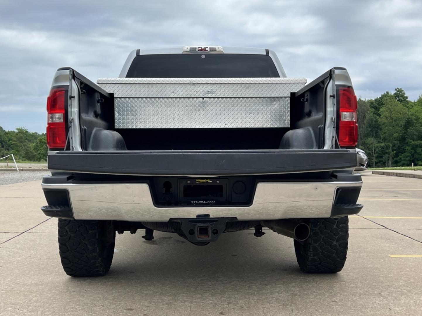 2015 SILVER /Black Leather GMC Sierra 2500HD SLT Crew Cab 4WD (1GT12ZEG4FF) with an 6.0L V8 engine, Automatic transmission, located at 2990 Old Orchard Rd., Jackson, MO, 63755, 37.354214, -89.612106 - 2015 GMC Sierra 2500HD SLT 166xxx miles 4x4 6.0L V8 Automatic Leather Navigation Power/Heated Seats Backup Camera Bluetooth Remote Start Cruise Power Windows/Locks/Mirrors We have financing available and we accept trades! Fill out a credit application on our website or come by today! I - Photo#20