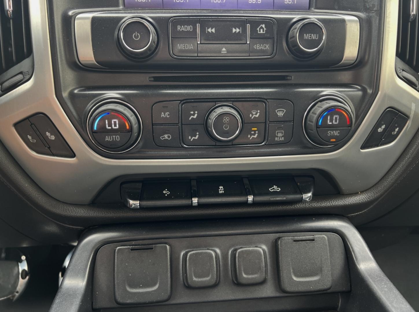 2015 SILVER /Black Leather GMC Sierra 2500HD SLT Crew Cab 4WD (1GT12ZEG4FF) with an 6.0L V8 engine, Automatic transmission, located at 2990 Old Orchard Rd., Jackson, MO, 63755, 37.354214, -89.612106 - 2015 GMC Sierra 2500HD SLT 166xxx miles 4x4 6.0L V8 Automatic Leather Navigation Power/Heated Seats Backup Camera Bluetooth Remote Start Cruise Power Windows/Locks/Mirrors We have financing available and we accept trades! Fill out a credit application on our website or come by today! I - Photo#5