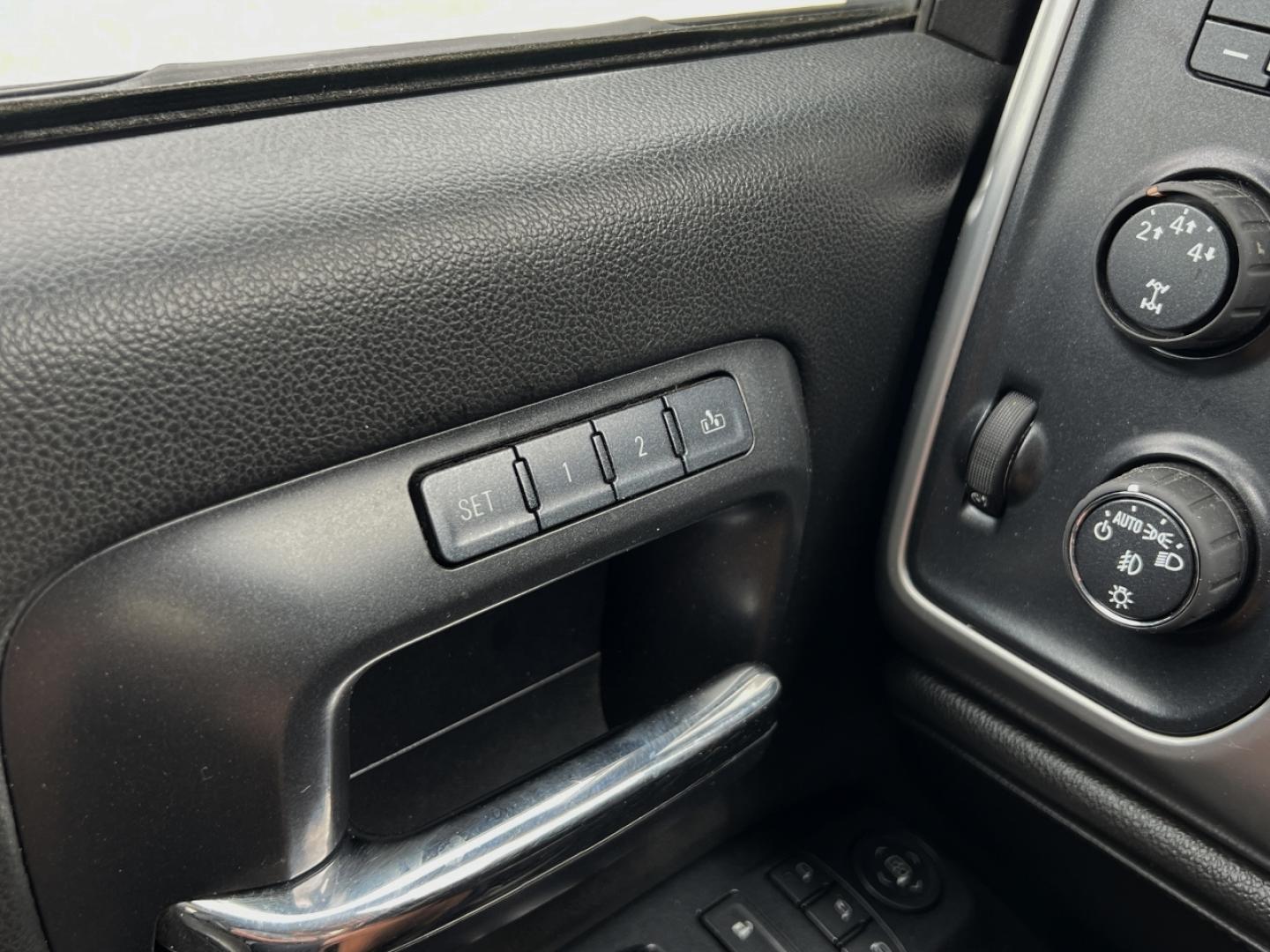 2015 SILVER /Black Leather GMC Sierra 2500HD SLT Crew Cab 4WD (1GT12ZEG4FF) with an 6.0L V8 engine, Automatic transmission, located at 2990 Old Orchard Rd., Jackson, MO, 63755, 37.354214, -89.612106 - 2015 GMC Sierra 2500HD SLT 166xxx miles 4x4 6.0L V8 Automatic Leather Navigation Power/Heated Seats Backup Camera Bluetooth Remote Start Cruise Power Windows/Locks/Mirrors We have financing available and we accept trades! Fill out a credit application on our website or come by today! I - Photo#28