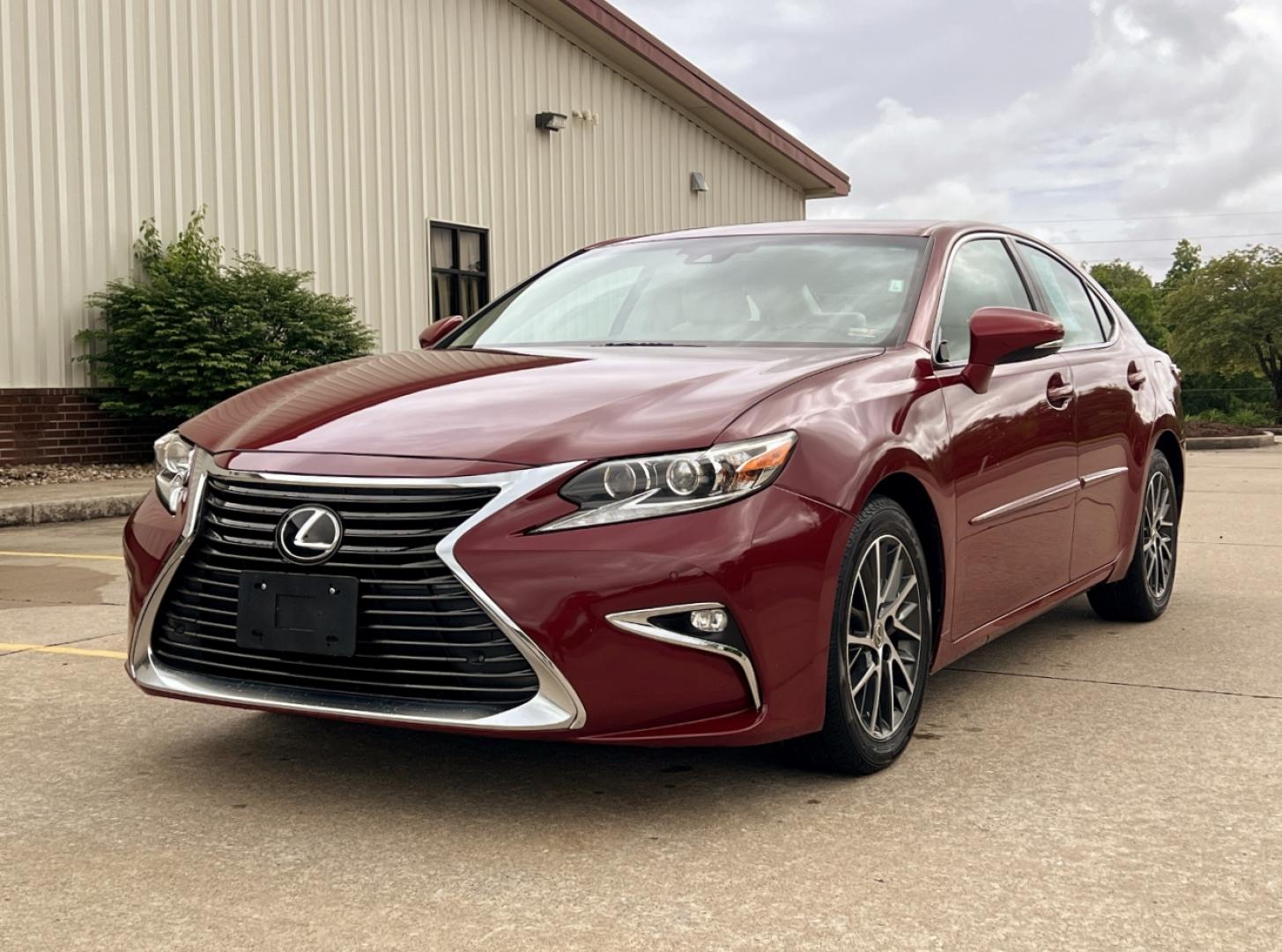 2017 RED /Tan Leather Lexus ES 350 Sedan (58ABK1GG1HU) with an 3.5L V6 engine, Automatic transmission, located at 2990 Old Orchard Rd., Jackson, MO, 63755, 37.354214, -89.612106 - 2017 Lexus ES 350 Only 42xxx miles Front Wheel Drive 3.5L V6 Automatic Leather Navigation Power/Heated/Cooled Seats Backup Camera Sunroof New Tires Bluetooth Cruise Power Windows/Locks/Mirrors We have financing available and we accept trades! Fill out a credit application on our websit - Photo#7