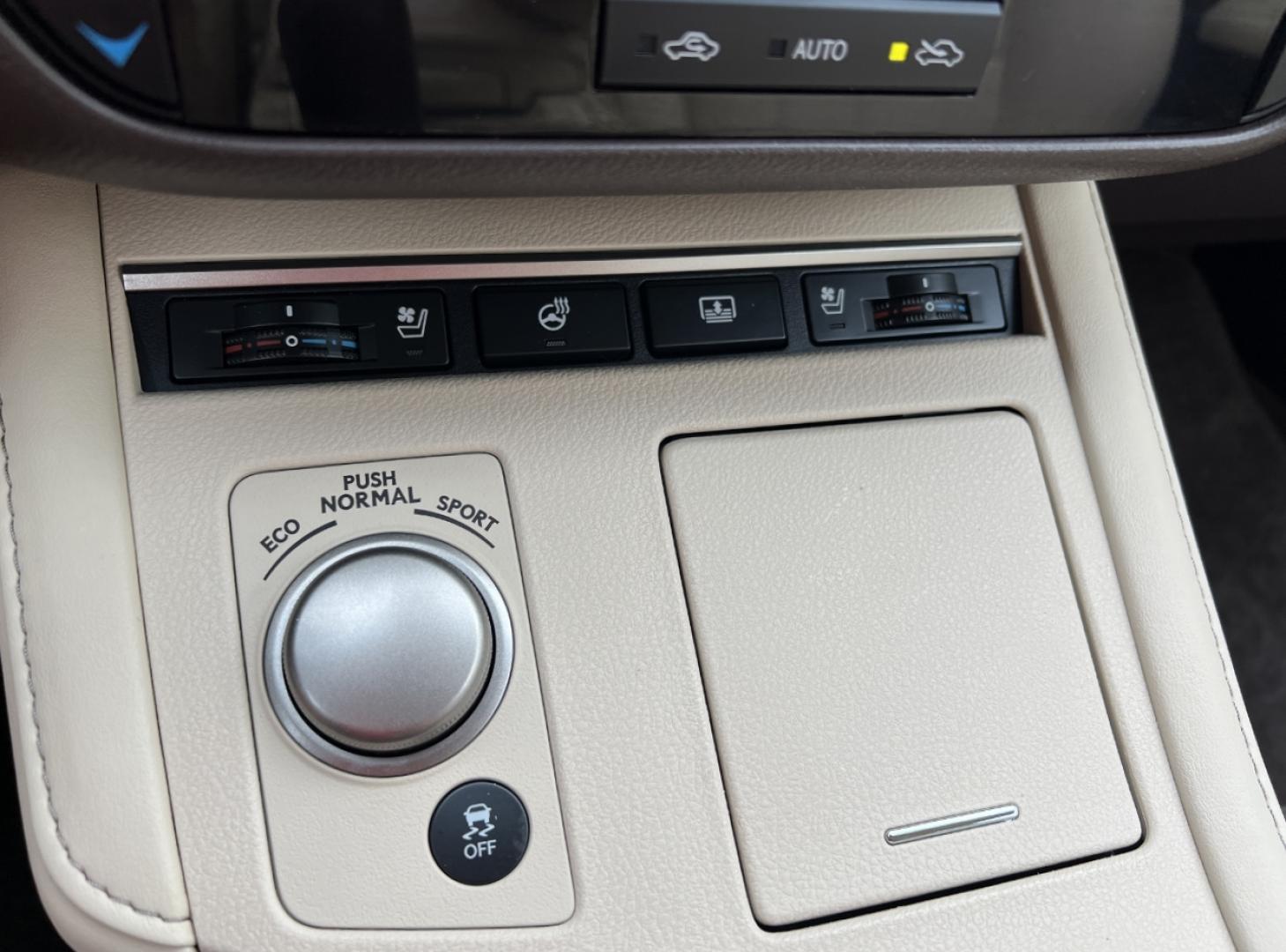 2017 RED /Tan Leather Lexus ES 350 Sedan (58ABK1GG1HU) with an 3.5L V6 engine, Automatic transmission, located at 2990 Old Orchard Rd., Jackson, MO, 63755, 37.354214, -89.612106 - 2017 Lexus ES 350 Only 42xxx miles Front Wheel Drive 3.5L V6 Automatic Leather Navigation Power/Heated/Cooled Seats Backup Camera Sunroof New Tires Bluetooth Cruise Power Windows/Locks/Mirrors We have financing available and we accept trades! Fill out a credit application on our websit - Photo#4