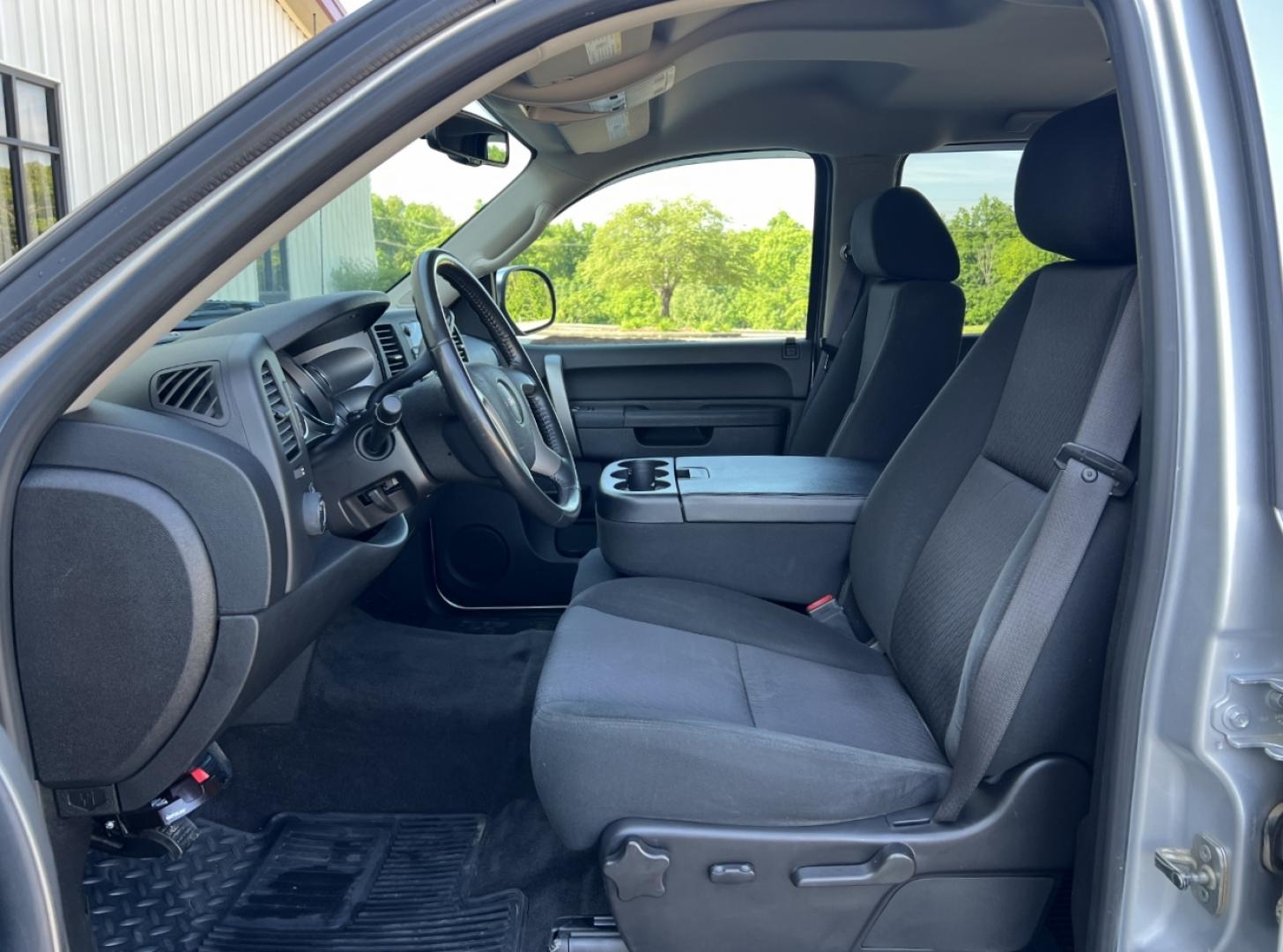 2012 SILVER /Black Cloth GMC Sierra 1500 SLE Crew Cab 4WD (3GTP2VE70CG) with an 5.3L V8 engine, Automatic transmission, located at 2990 Old Orchard Rd., Jackson, MO, 63755, 37.354214, -89.612106 - 2012 GMC Sierra 1500 SLE Only 98xxx miles 4x4 5.3L V8 Automatic Backup Camera Power Driver Seat Cruise Power Windows/Locks/Mirrors We have financing available and we accept trades! Fill out a credit application on our website or come by today! If you have any questions, give us a call at ( - Photo#13