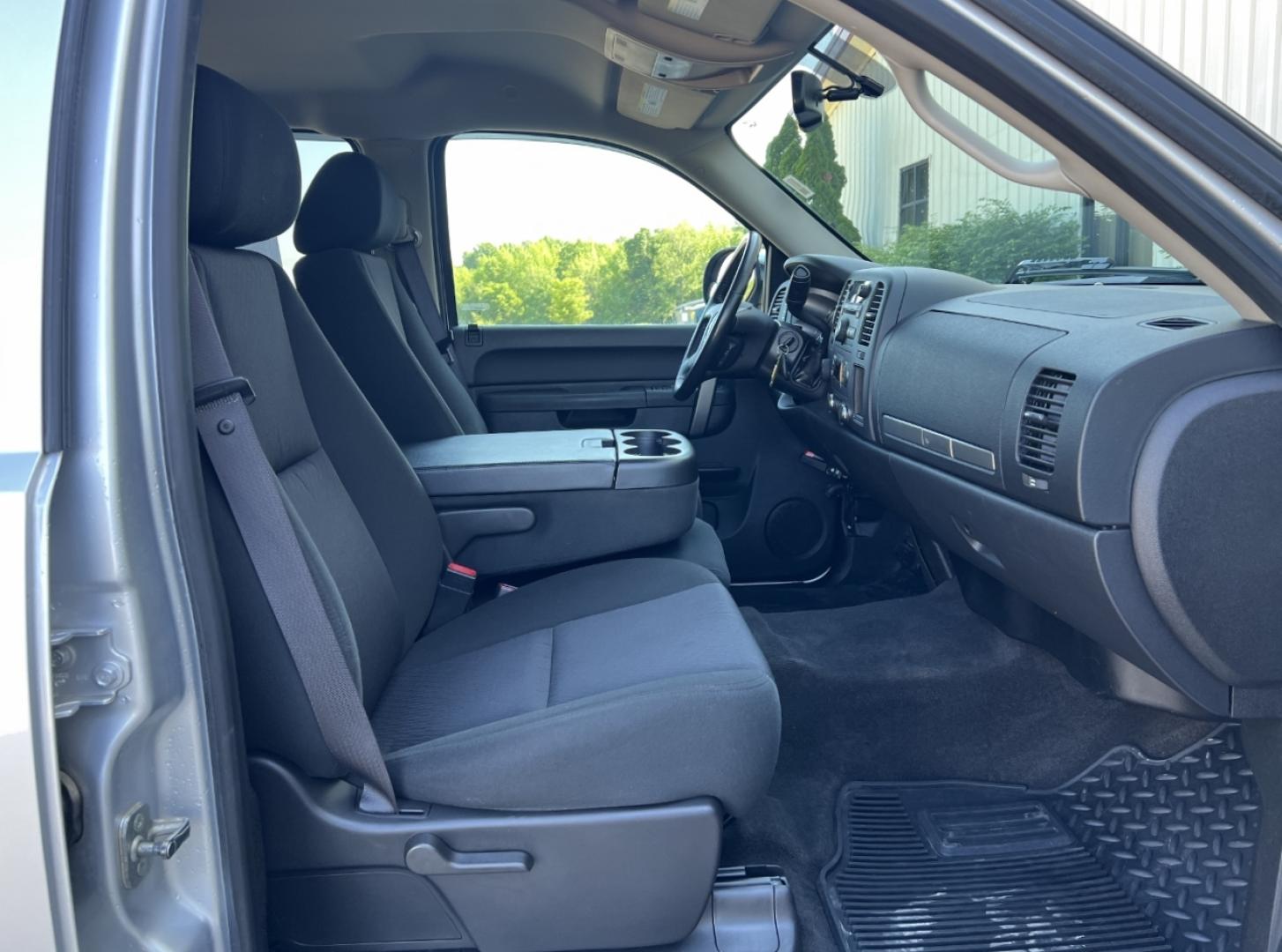 2012 SILVER /Black Cloth GMC Sierra 1500 SLE Crew Cab 4WD (3GTP2VE70CG) with an 5.3L V8 engine, Automatic transmission, located at 2990 Old Orchard Rd., Jackson, MO, 63755, 37.354214, -89.612106 - 2012 GMC Sierra 1500 SLE Only 98xxx miles 4x4 5.3L V8 Automatic Backup Camera Power Driver Seat Cruise Power Windows/Locks/Mirrors We have financing available and we accept trades! Fill out a credit application on our website or come by today! If you have any questions, give us a call at ( - Photo#15