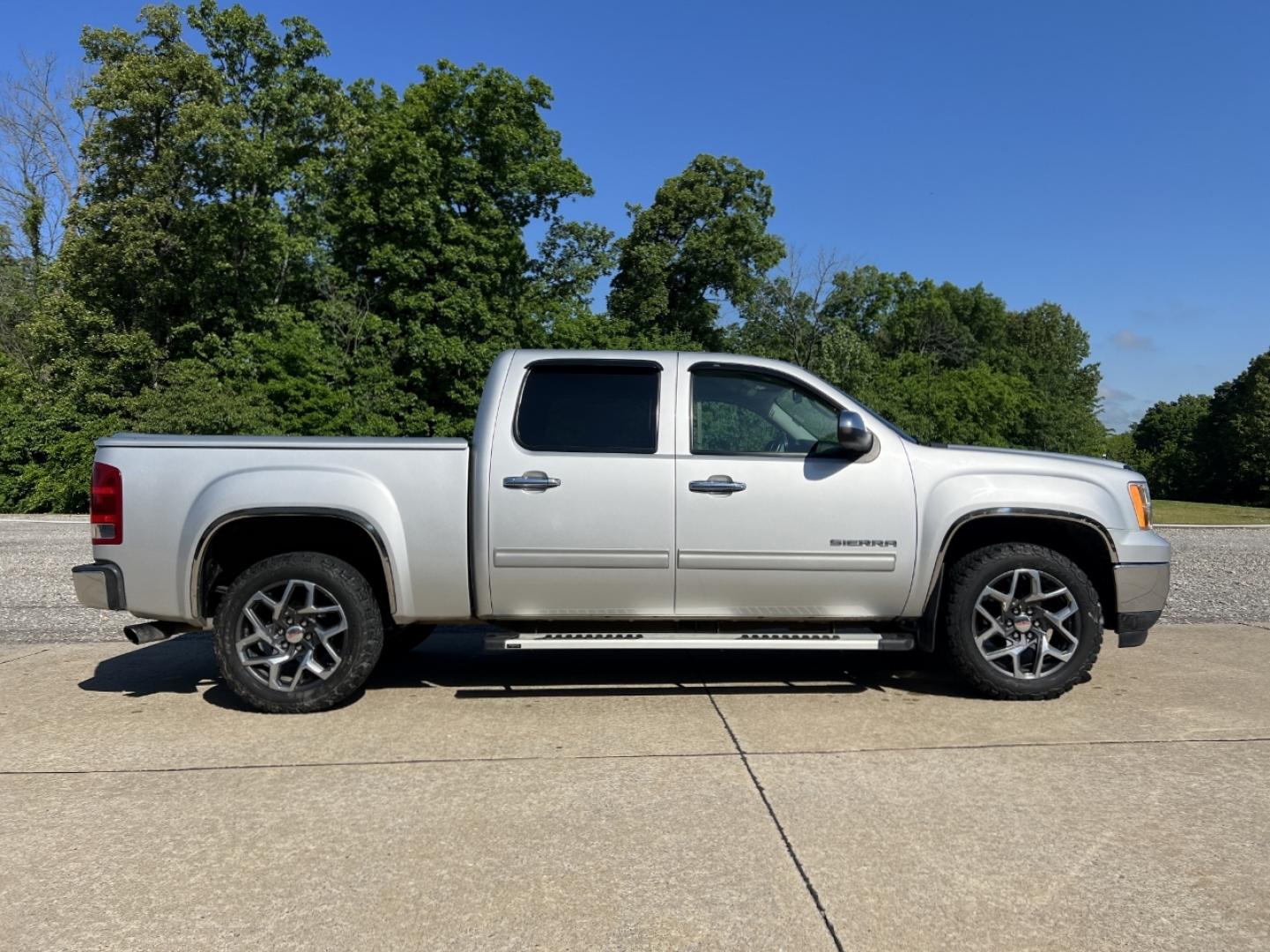 2012 SILVER /Black Cloth GMC Sierra 1500 SLE Crew Cab 4WD (3GTP2VE70CG) with an 5.3L V8 engine, Automatic transmission, located at 2990 Old Orchard Rd., Jackson, MO, 63755, 37.354214, -89.612106 - 2012 GMC Sierra 1500 SLE Only 98xxx miles 4x4 5.3L V8 Automatic Backup Camera Power Driver Seat Cruise Power Windows/Locks/Mirrors We have financing available and we accept trades! Fill out a credit application on our website or come by today! If you have any questions, give us a call at ( - Photo#7