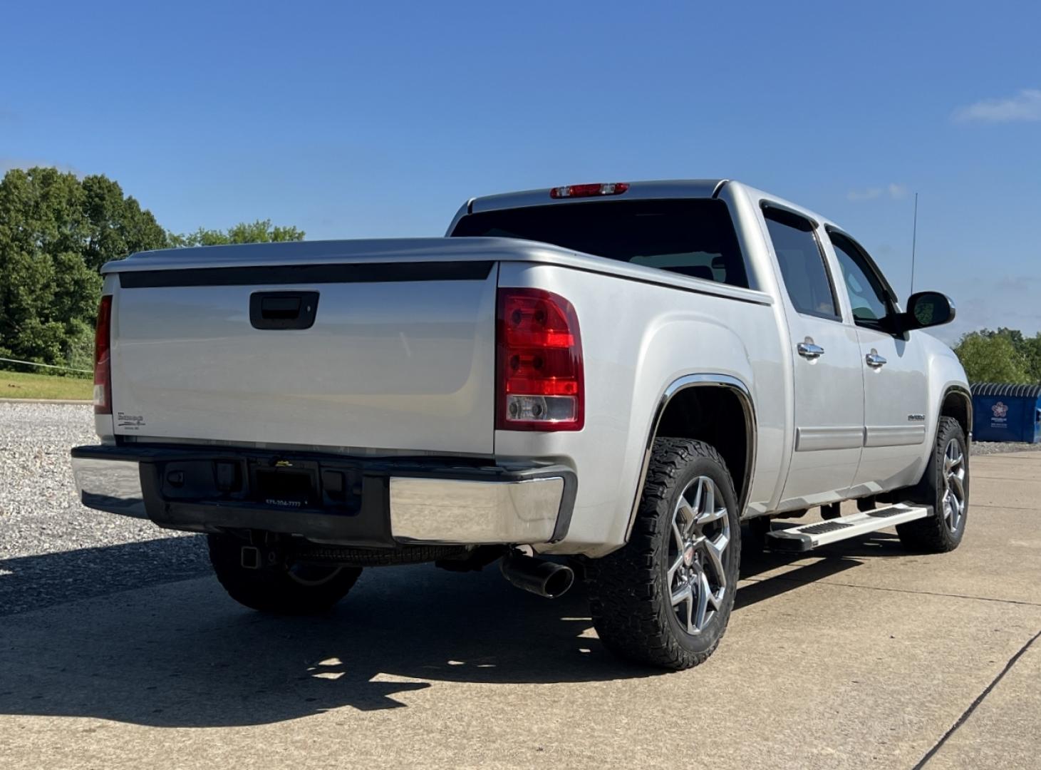 2012 SILVER /Black Cloth GMC Sierra 1500 SLE Crew Cab 4WD (3GTP2VE70CG) with an 5.3L V8 engine, Automatic transmission, located at 2990 Old Orchard Rd., Jackson, MO, 63755, 37.354214, -89.612106 - 2012 GMC Sierra 1500 SLE Only 98xxx miles 4x4 5.3L V8 Automatic Backup Camera Power Driver Seat Cruise Power Windows/Locks/Mirrors We have financing available and we accept trades! Fill out a credit application on our website or come by today! If you have any questions, give us a call at ( - Photo#8