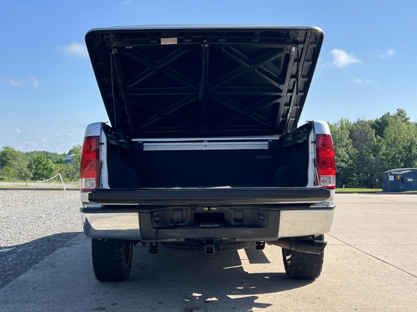 2012 SILVER /Black Cloth GMC Sierra 1500 SLE Crew Cab 4WD (3GTP2VE70CG) with an 5.3L V8 engine, Automatic transmission, located at 2990 Old Orchard Rd., Jackson, MO, 63755, 37.354214, -89.612106 - 2012 GMC Sierra 1500 SLE Only 98xxx miles 4x4 5.3L V8 Automatic Backup Camera Power Driver Seat Cruise Power Windows/Locks/Mirrors We have financing available and we accept trades! Fill out a credit application on our website or come by today! If you have any questions, give us a call at ( - Photo#18