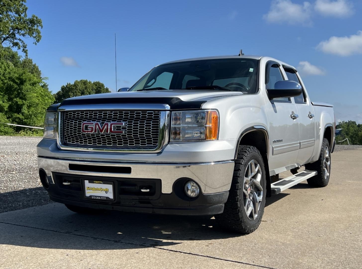 2012 SILVER /Black Cloth GMC Sierra 1500 SLE Crew Cab 4WD (3GTP2VE70CG) with an 5.3L V8 engine, Automatic transmission, located at 2990 Old Orchard Rd., Jackson, MO, 63755, 37.354214, -89.612106 - 2012 GMC Sierra 1500 SLE Only 98xxx miles 4x4 5.3L V8 Automatic Backup Camera Power Driver Seat Cruise Power Windows/Locks/Mirrors We have financing available and we accept trades! Fill out a credit application on our website or come by today! If you have any questions, give us a call at ( - Photo#5