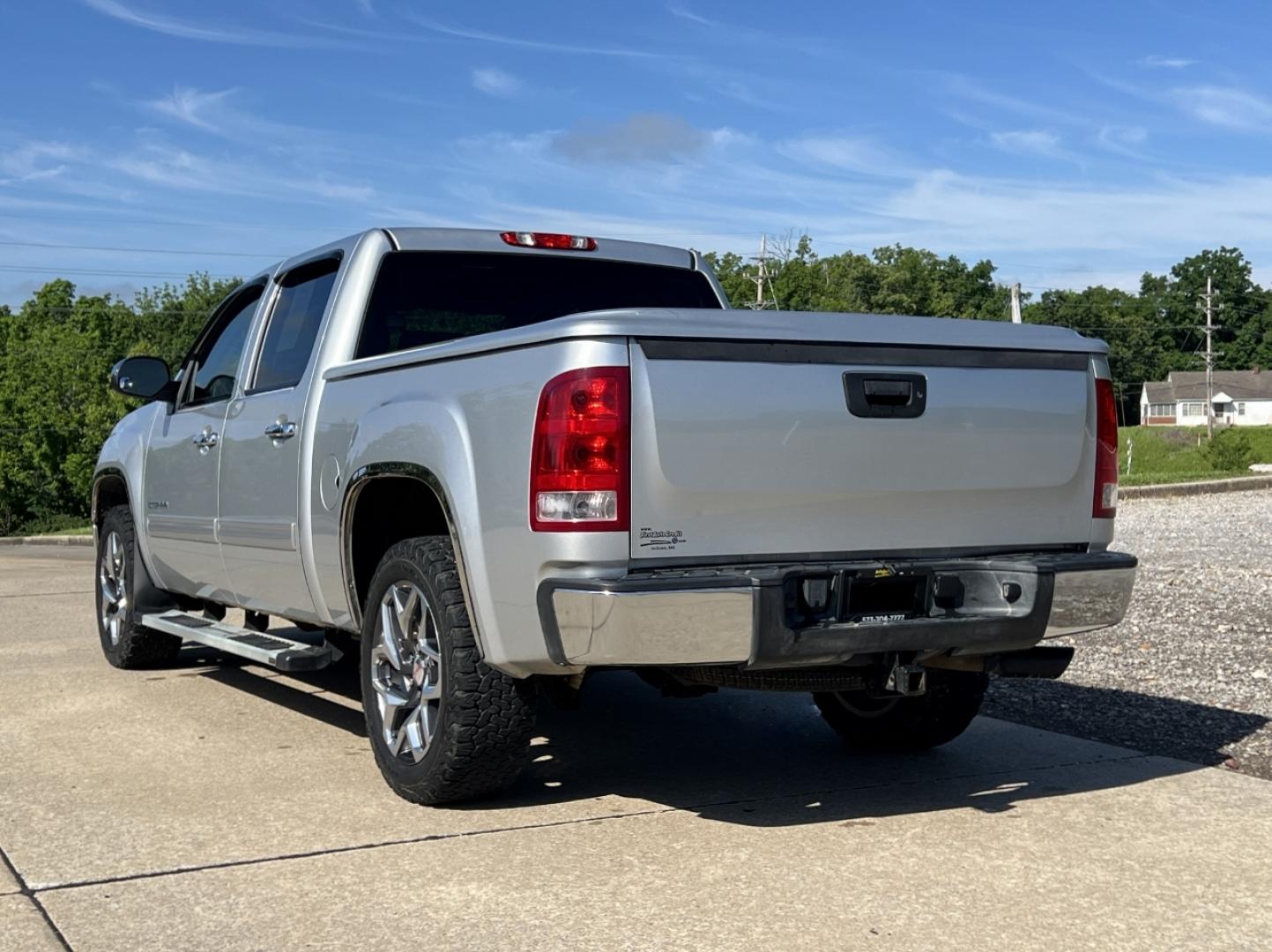 2012 SILVER /Black Cloth GMC Sierra 1500 SLE Crew Cab 4WD (3GTP2VE70CG) with an 5.3L V8 engine, Automatic transmission, located at 2990 Old Orchard Rd., Jackson, MO, 63755, 37.354214, -89.612106 - 2012 GMC Sierra 1500 SLE Only 98xxx miles 4x4 5.3L V8 Automatic Backup Camera Power Driver Seat Cruise Power Windows/Locks/Mirrors We have financing available and we accept trades! Fill out a credit application on our website or come by today! If you have any questions, give us a call at ( - Photo#9