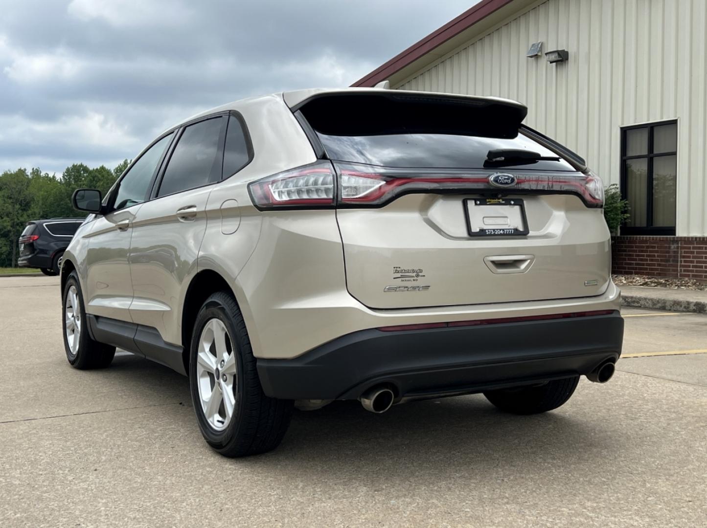 2018 GOLD /Gray Cloth Ford Edge SE FWD (2FMPK3G96JB) with an 2.0L 4 Cyl. engine, Automatic transmission, located at 2990 Old Orchard Rd., Jackson, MO, 63755, 37.354214, -89.612106 - 2018 Ford Edge SE Local 1-Owner Only 46xxx miles Front Wheel Drive 2.0L 4 Cyl. Automatic Backup Camera Bluetooth Cruise Power Windows/Locks/Mirrors We have financing available and we accept trades! Fill out a credit application on our website or come by today! If you have any questions, g - Photo#7