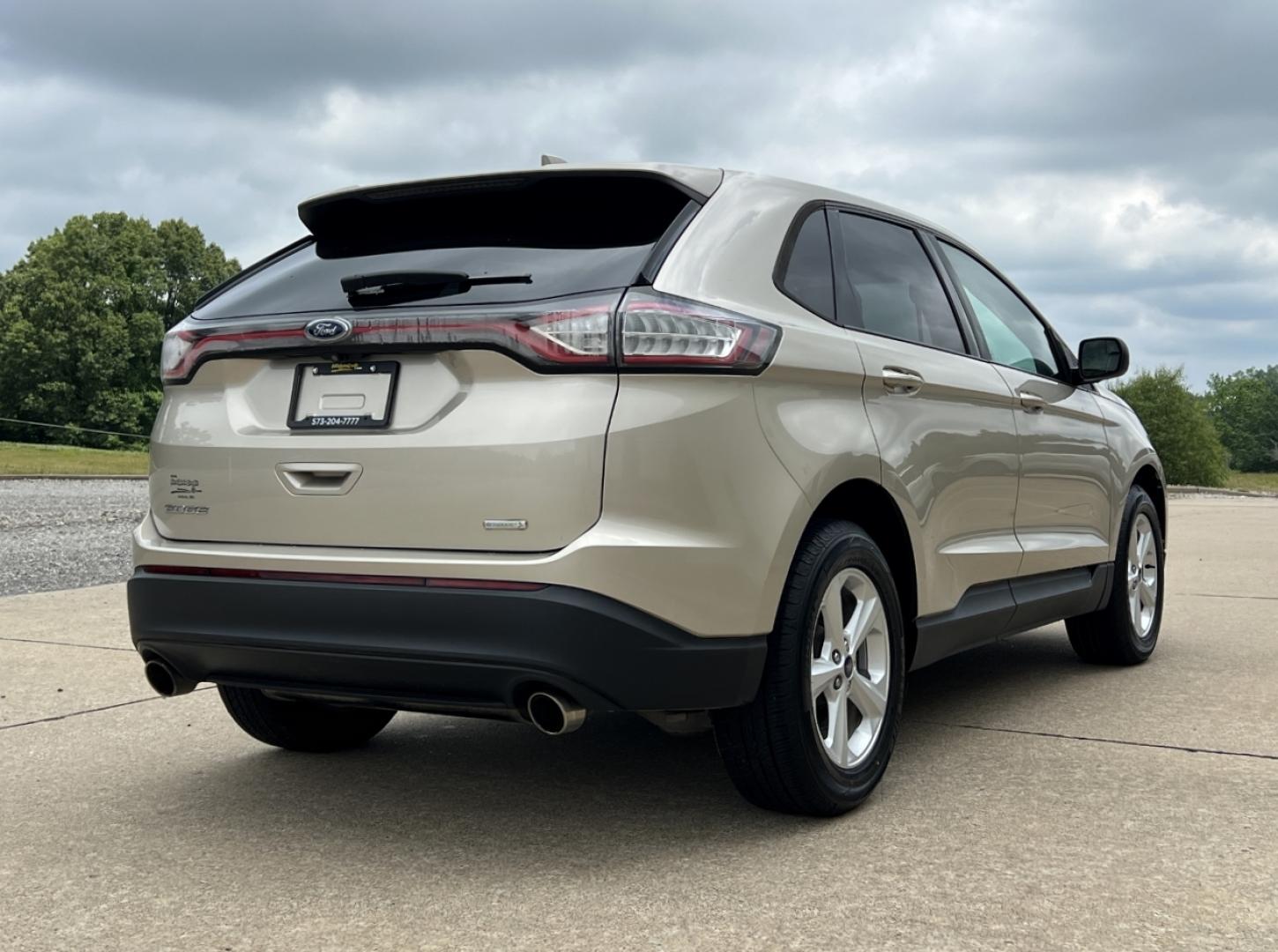 2018 GOLD /Gray Cloth Ford Edge SE FWD (2FMPK3G96JB) with an 2.0L 4 Cyl. engine, Automatic transmission, located at 2990 Old Orchard Rd., Jackson, MO, 63755, 37.354214, -89.612106 - 2018 Ford Edge SE Local 1-Owner Only 46xxx miles Front Wheel Drive 2.0L 4 Cyl. Automatic Backup Camera Bluetooth Cruise Power Windows/Locks/Mirrors We have financing available and we accept trades! Fill out a credit application on our website or come by today! If you have any questions, g - Photo#6