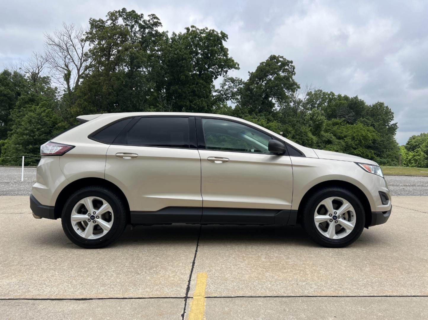 2018 GOLD /Gray Cloth Ford Edge SE FWD (2FMPK3G96JB) with an 2.0L 4 Cyl. engine, Automatic transmission, located at 2990 Old Orchard Rd., Jackson, MO, 63755, 37.354214, -89.612106 - 2018 Ford Edge SE Local 1-Owner Only 46xxx miles Front Wheel Drive 2.0L 4 Cyl. Automatic Backup Camera Bluetooth Cruise Power Windows/Locks/Mirrors We have financing available and we accept trades! Fill out a credit application on our website or come by today! If you have any questions, g - Photo#5