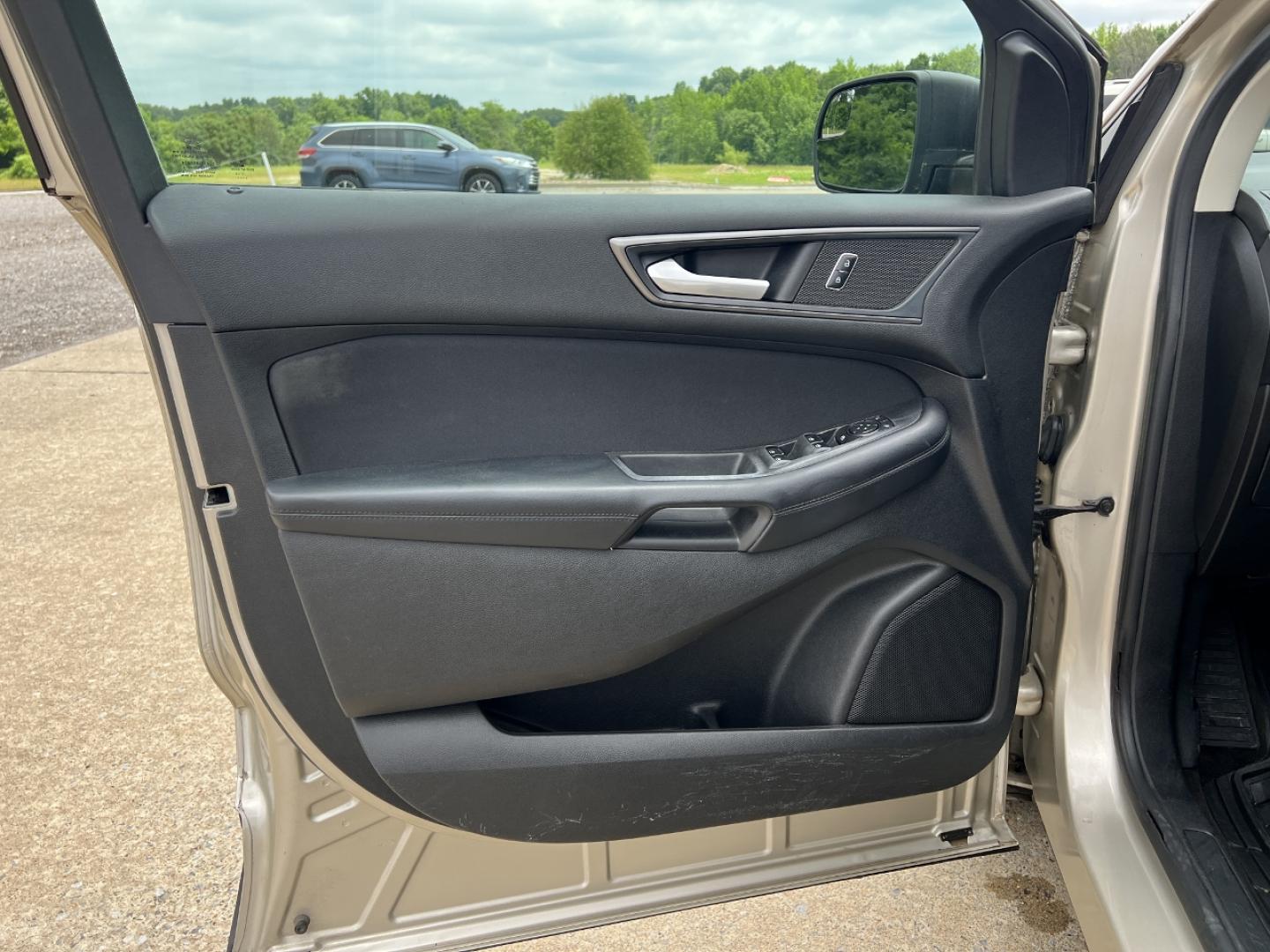 2018 GOLD /Gray Cloth Ford Edge SE FWD (2FMPK3G96JB) with an 2.0L 4 Cyl. engine, Automatic transmission, located at 2990 Old Orchard Rd., Jackson, MO, 63755, 37.354214, -89.612106 - 2018 Ford Edge SE Local 1-Owner Only 46xxx miles Front Wheel Drive 2.0L 4 Cyl. Automatic Backup Camera Bluetooth Cruise Power Windows/Locks/Mirrors We have financing available and we accept trades! Fill out a credit application on our website or come by today! If you have any questions, g - Photo#10