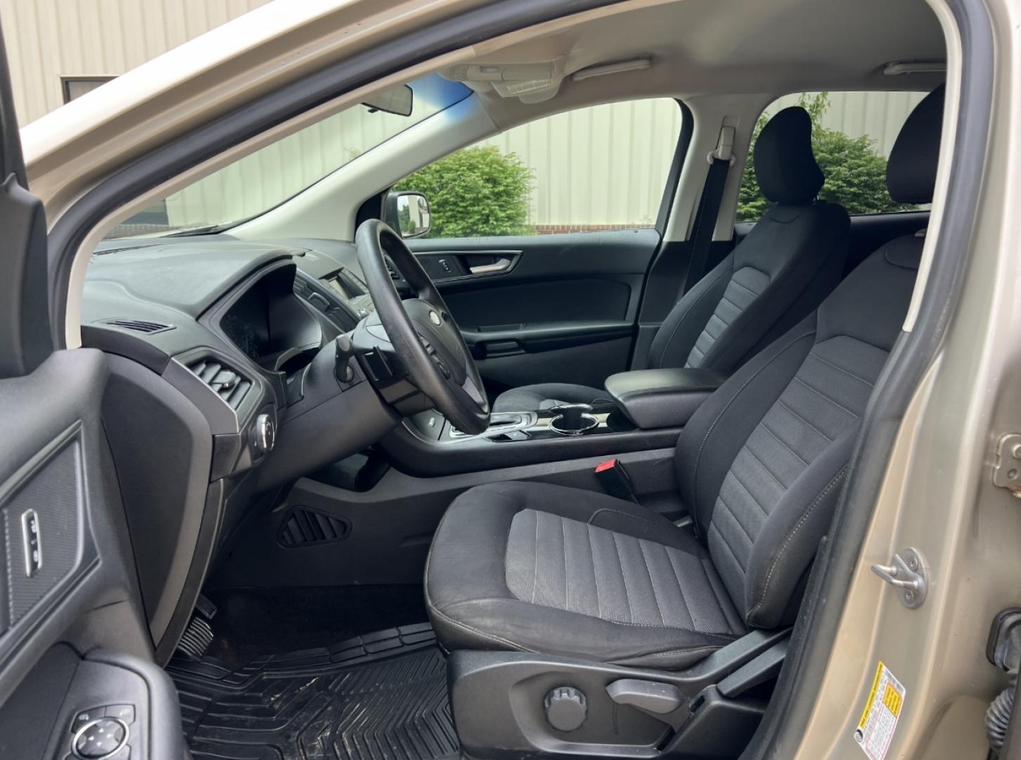 2018 GOLD /Gray Cloth Ford Edge SE FWD (2FMPK3G96JB) with an 2.0L 4 Cyl. engine, Automatic transmission, located at 2990 Old Orchard Rd., Jackson, MO, 63755, 37.354214, -89.612106 - 2018 Ford Edge SE Local 1-Owner Only 46xxx miles Front Wheel Drive 2.0L 4 Cyl. Automatic Backup Camera Bluetooth Cruise Power Windows/Locks/Mirrors We have financing available and we accept trades! Fill out a credit application on our website or come by today! If you have any questions, g - Photo#11