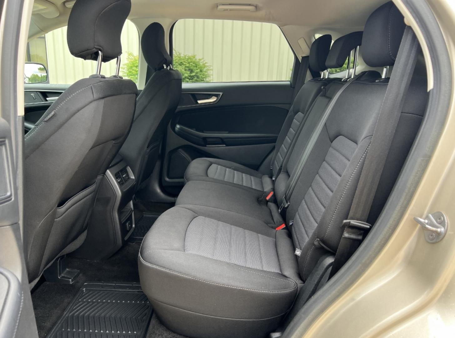 2018 GOLD /Gray Cloth Ford Edge SE FWD (2FMPK3G96JB) with an 2.0L 4 Cyl. engine, Automatic transmission, located at 2990 Old Orchard Rd., Jackson, MO, 63755, 37.354214, -89.612106 - 2018 Ford Edge SE Local 1-Owner Only 46xxx miles Front Wheel Drive 2.0L 4 Cyl. Automatic Backup Camera Bluetooth Cruise Power Windows/Locks/Mirrors We have financing available and we accept trades! Fill out a credit application on our website or come by today! If you have any questions, g - Photo#14